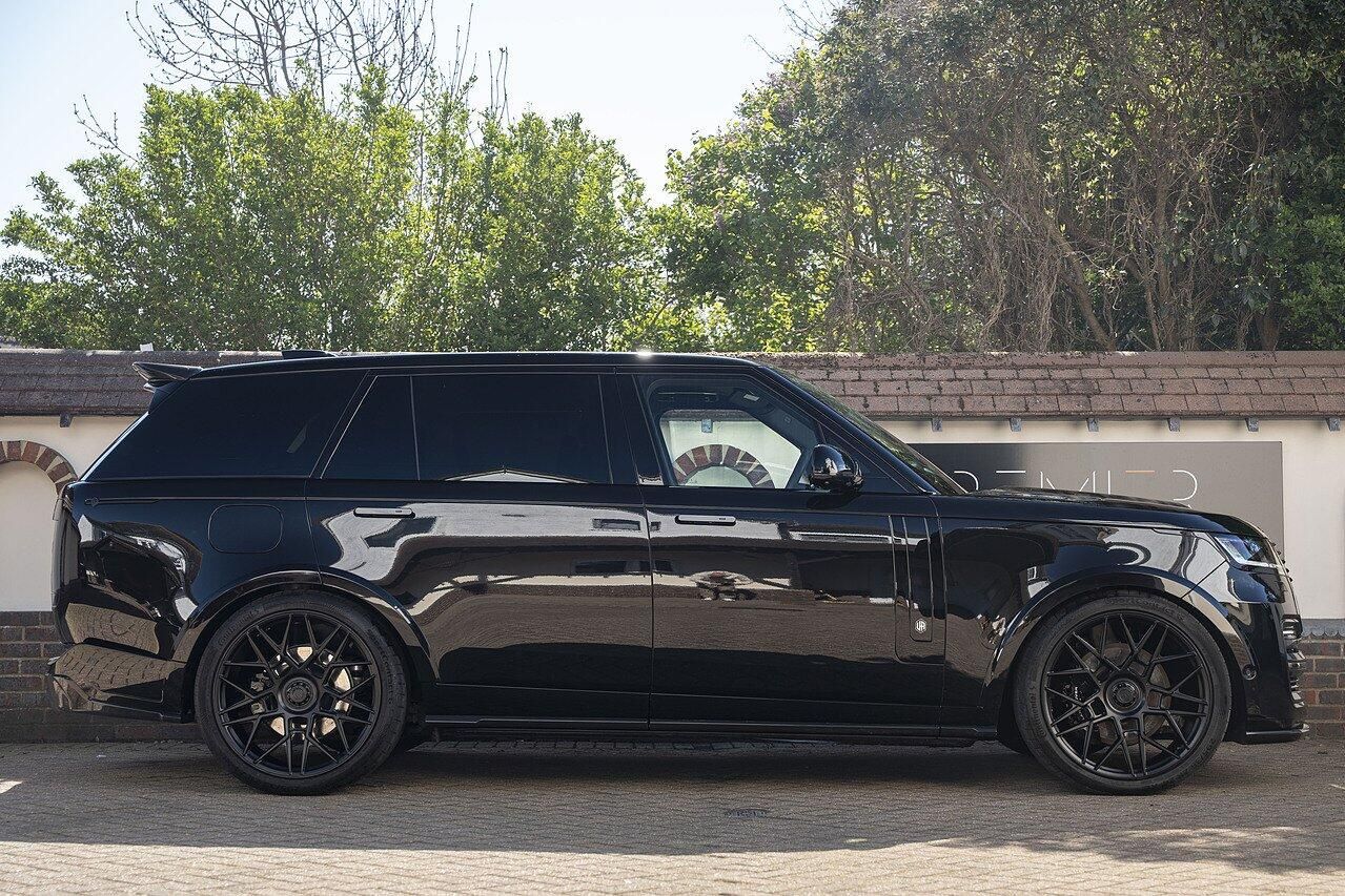 LAND ROVER RANGE ROVER ESTATE 4.4 P615 V8 SV LWB 4dr Auto for sale UK - Slide 3