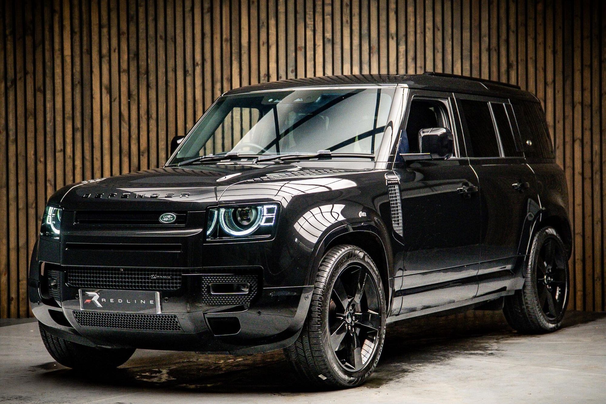 LAND ROVER DEFENDER DIESEL ESTATE 3.0 D250 X-Dynamic SE 110 5dr Auto for sale UK - Slide 8