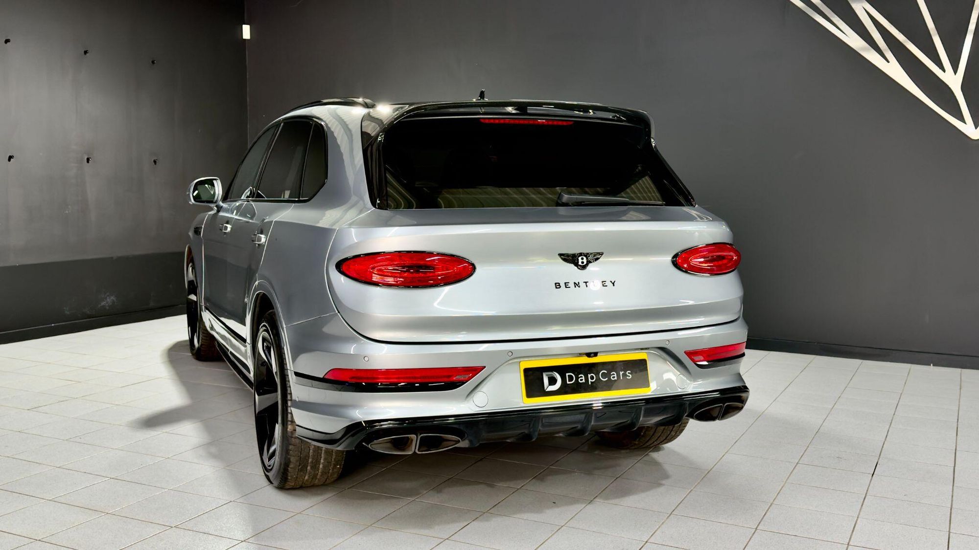 BENTLEY BENTAYGA ESTATE 4.0 V8 Azure 5dr Auto for sale UK - Slide 4