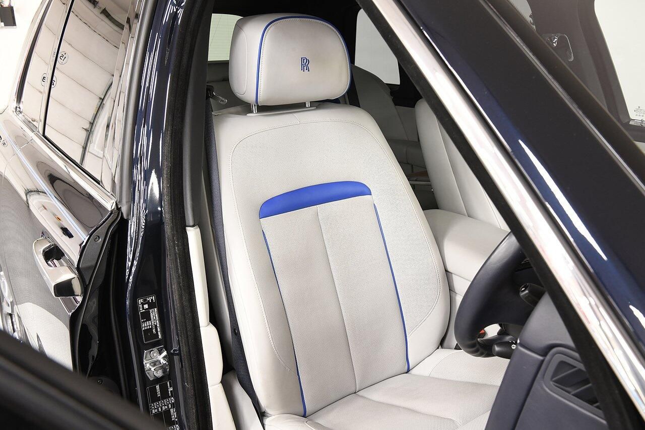 ROLLS-ROYCE CULLINAN ESTATE 5dr Auto for sale UK - Slide 8