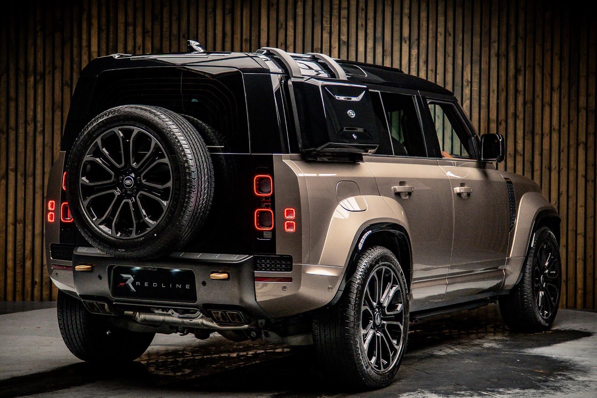 LAND ROVER DEFENDER ESTATE 4.4 P635 Octa 110 5dr Auto for sale UK - Slide 4