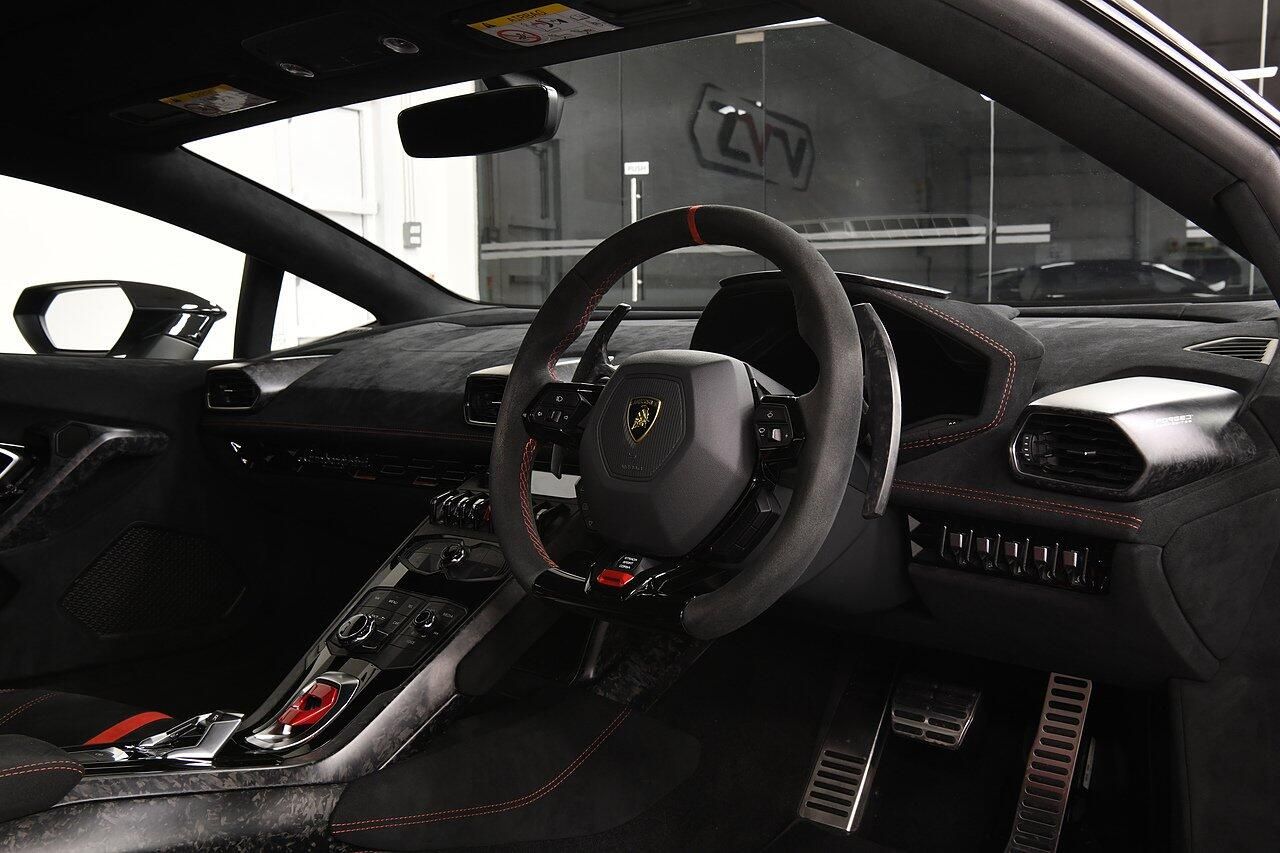 LAMBORGHINI HURACAN COUPE LP 640-4 Performante 2dr LDF for sale UK - Slide 4