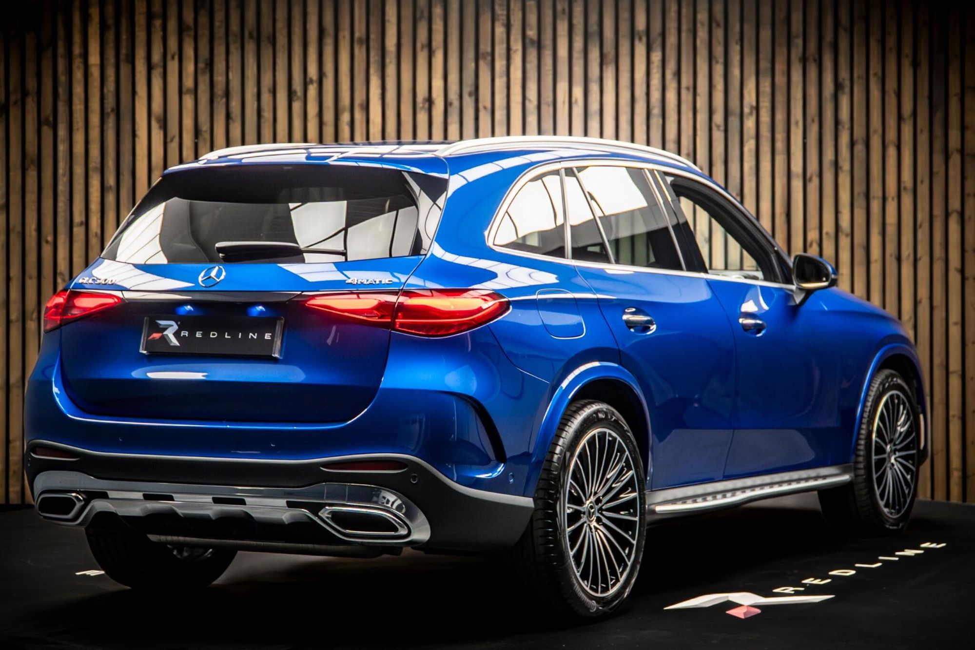 MERCEDES-BENZ GLC ESTATE GLC 300 4Matic AMG Line Premium Plus 5dr 9G-Tronic for sale UK - Slide 4