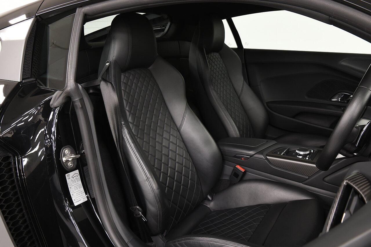 AUDI R8 COUPE 5.2 FSI V10 Plus Quattro 2dr S Tronic for sale UK - Slide 8