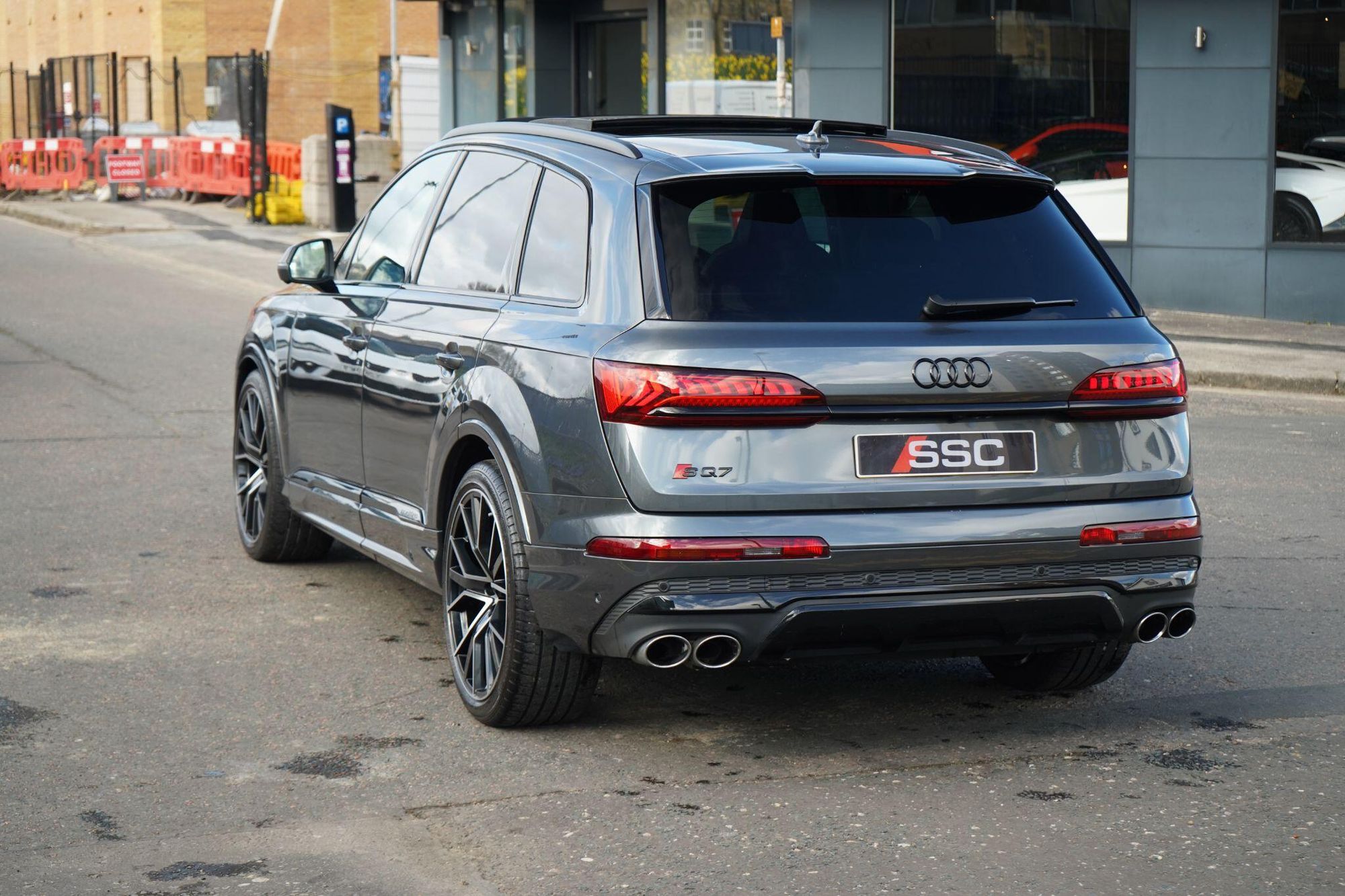 AUDI Q7 ESTATE SQ7 TFSI Quattro Vorsprung 5dr Tiptronic for sale UK - Slide 9