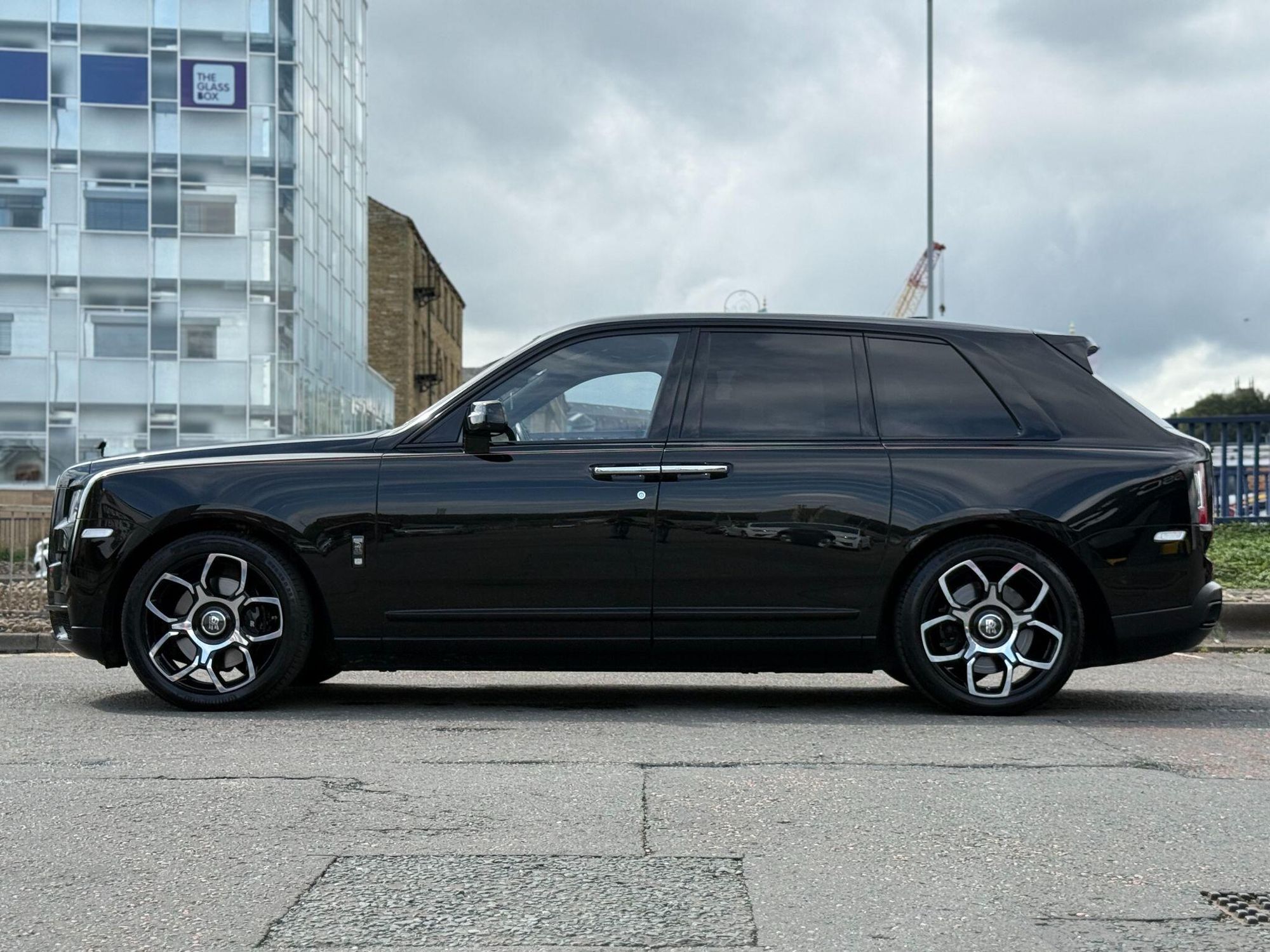 ROLLS-ROYCE CULLINAN ESTATE Black Badge 5dr Auto for sale UK - Slide 8