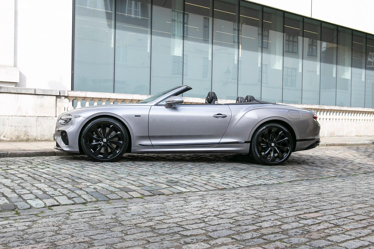 BENTLEY CONTINENTAL GTC CONVERTIBLE 4.0 V8 Hybrid Black Edition 2dr Auto for sale UK - Slide 8