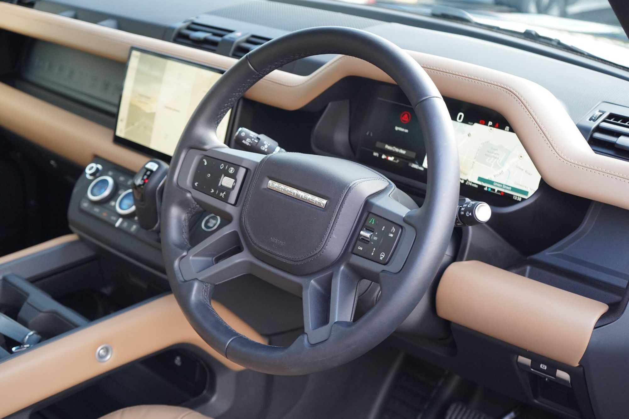 LAND ROVER DEFENDER DIESEL ESTATE 3.0 D350 X-Dynamic HSE 110 5dr Auto for sale UK - Slide 9