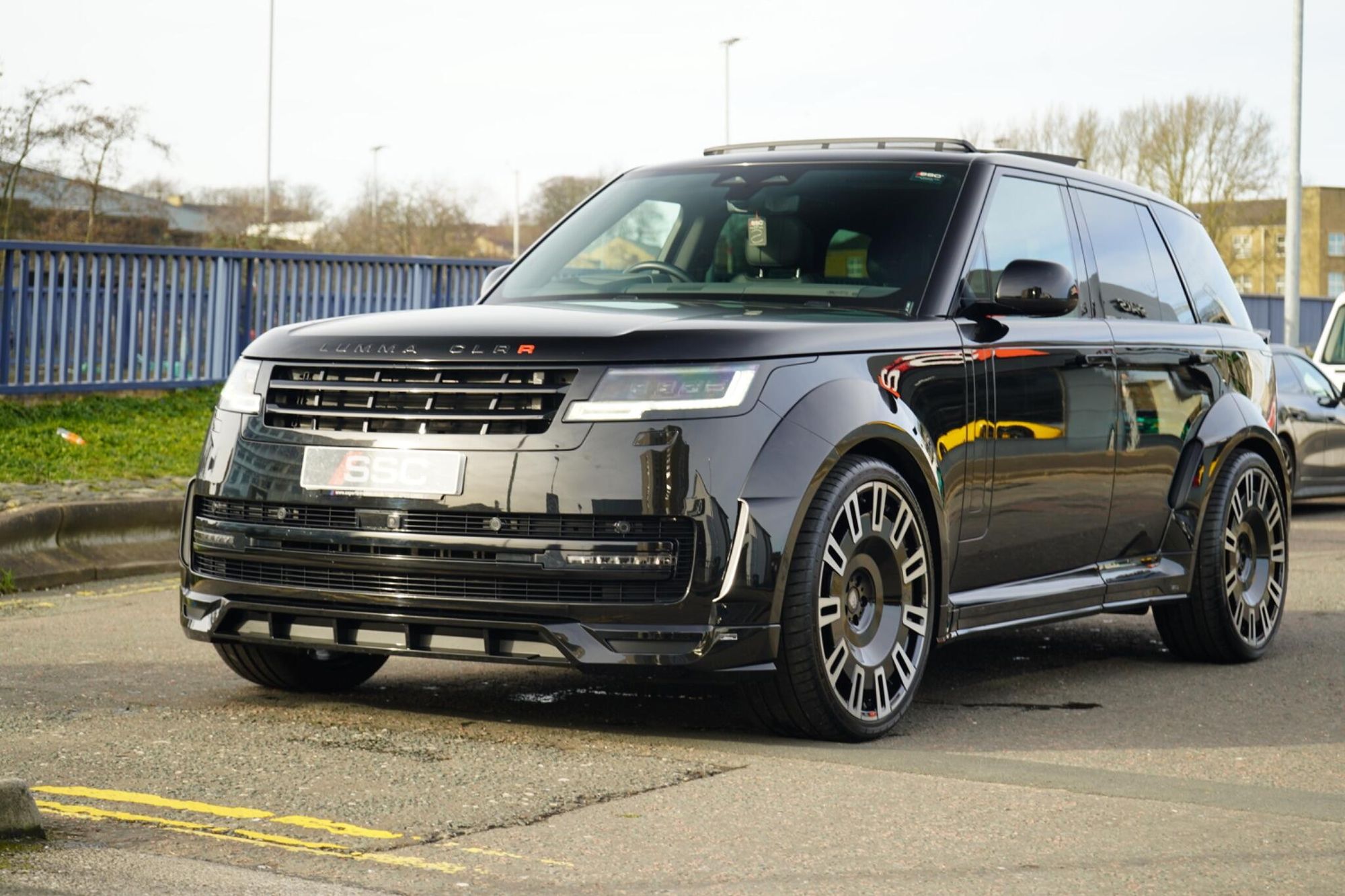 LAND ROVER RANGE ROVER ESTATE 3.0 P400 HSE 4dr Auto for sale UK - Slide 8