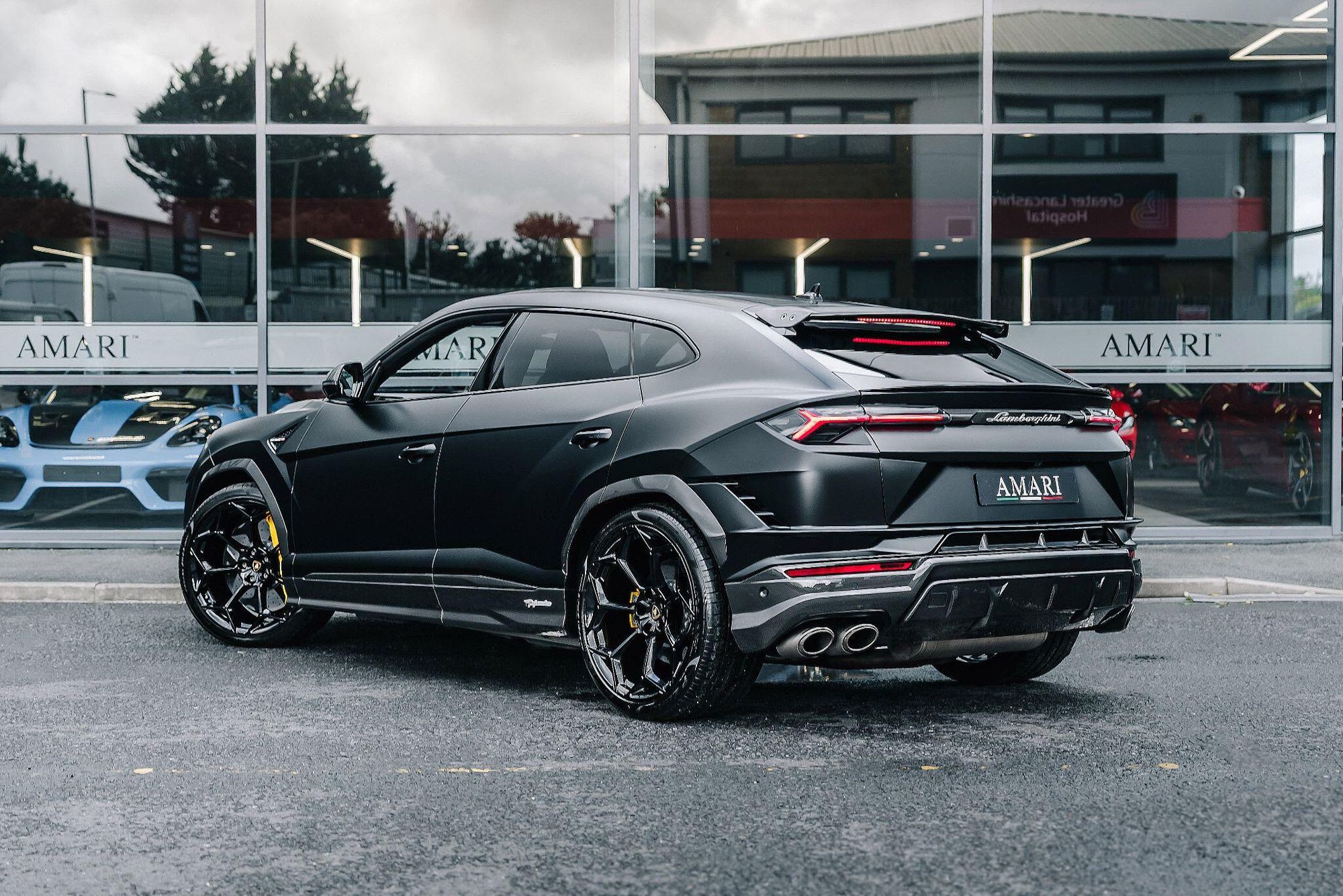 LAMBORGHINI URUS ESTATE 4.0T FSI V8 Performante 5dr Auto for sale UK - Slide 3