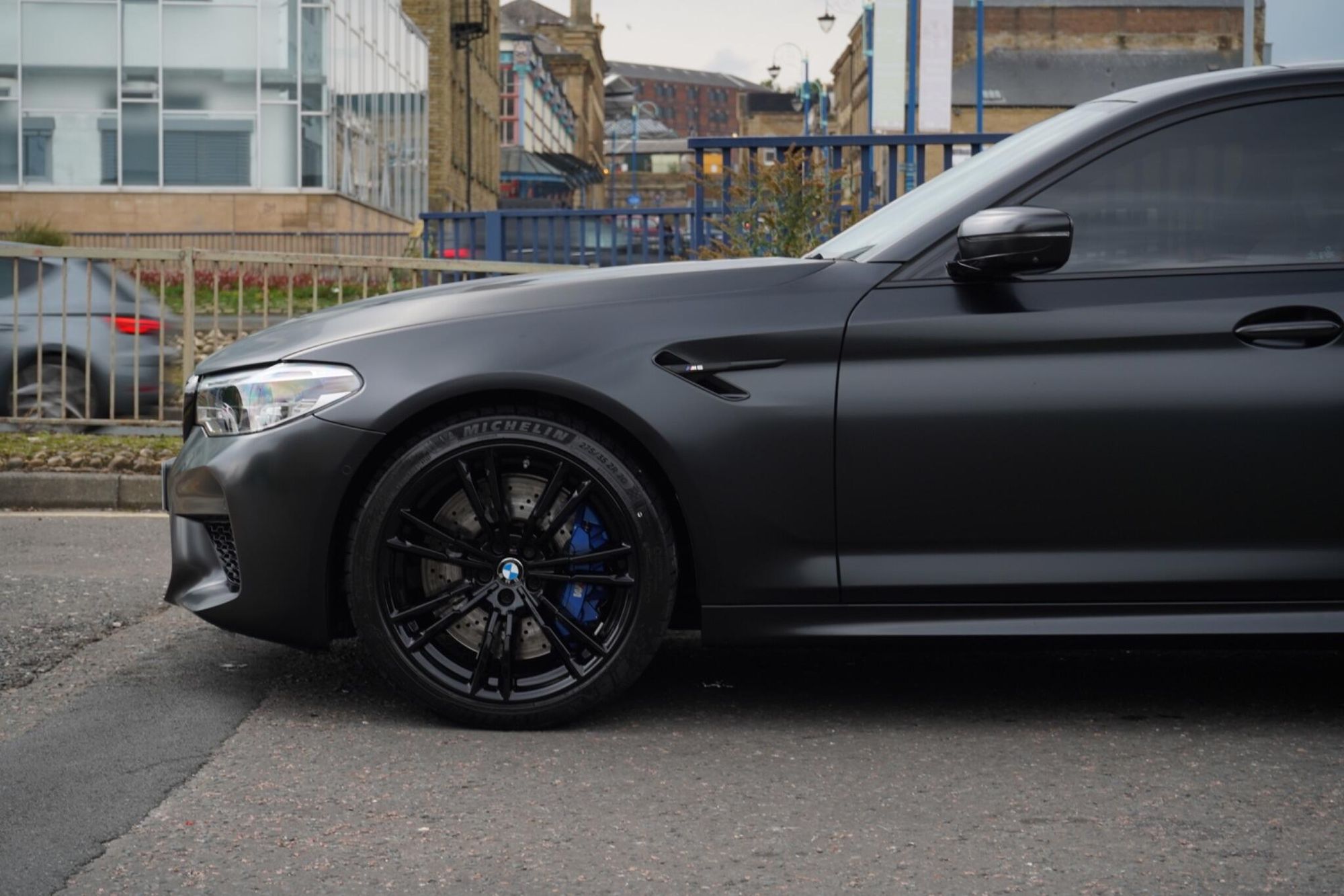BMW M5 SALOON M5 4dr DCT for sale UK - Slide 9