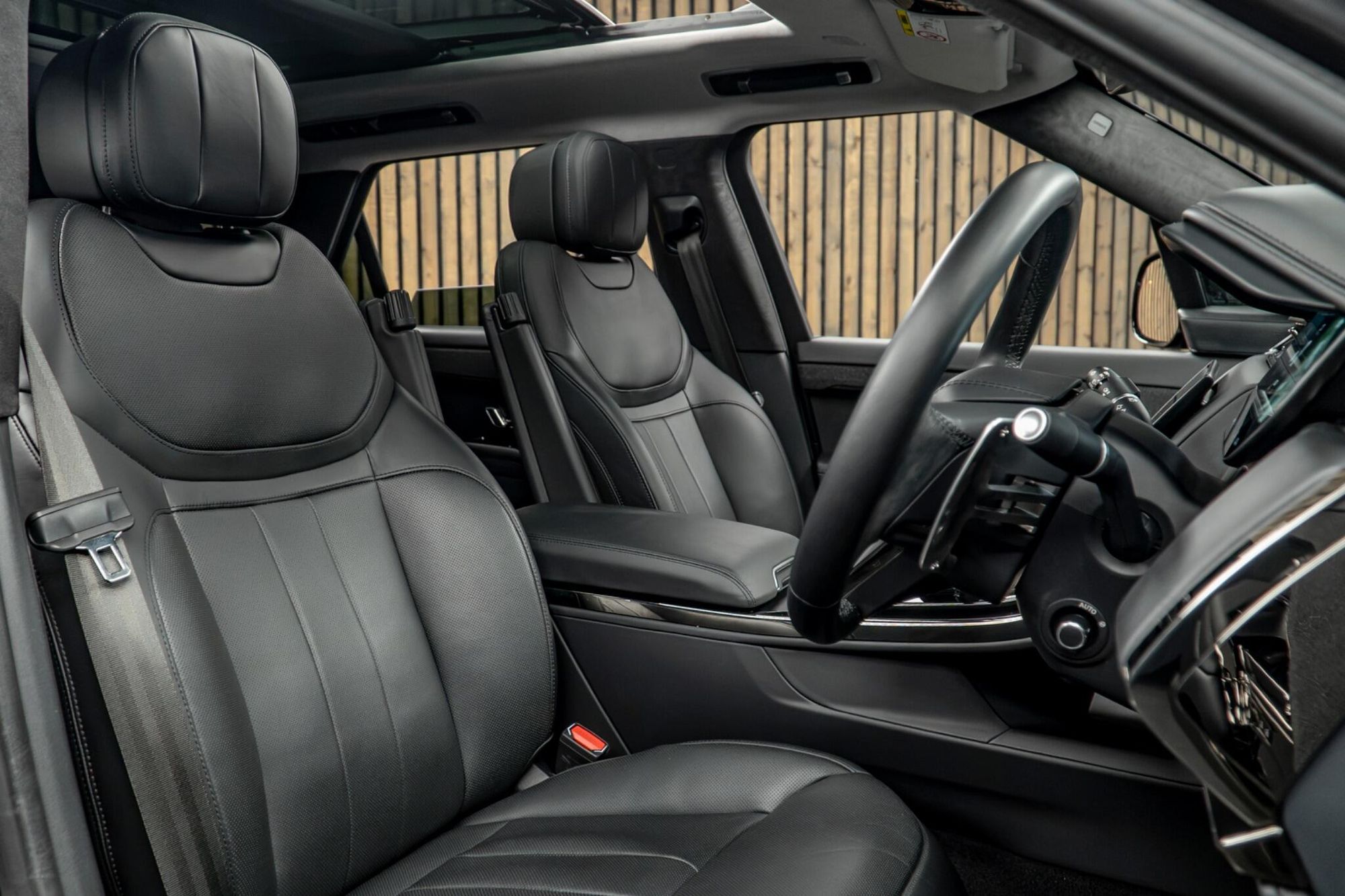 LAND ROVER RANGE ROVER SPORT ESTATE 3.0 P460e Autobiography 5dr Auto for sale UK - Slide 2