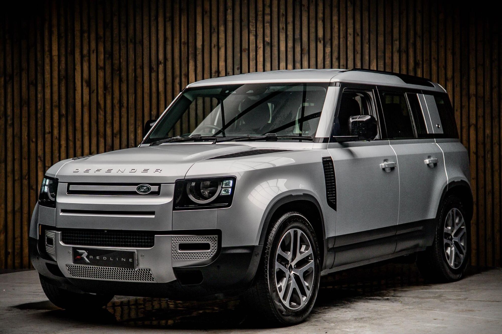 LAND ROVER DEFENDER DIESEL ESTATE 3.0 D200 S 110 5dr Auto for sale UK - Slide 8