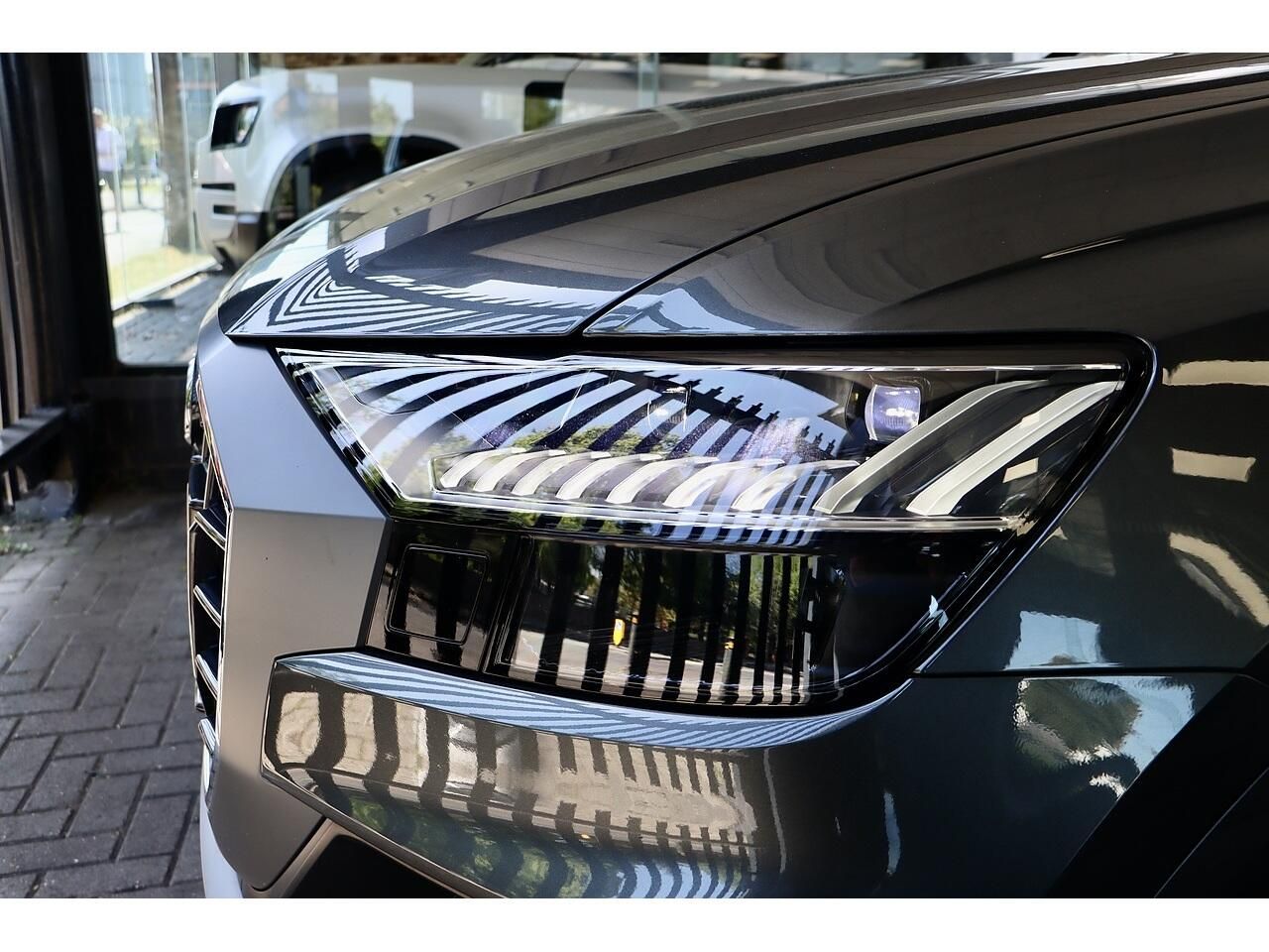 AUDI Q8 ESTATE 55 TFSI Quattro S Line 5dr Tiptronic [Leather] for sale UK - Slide 8