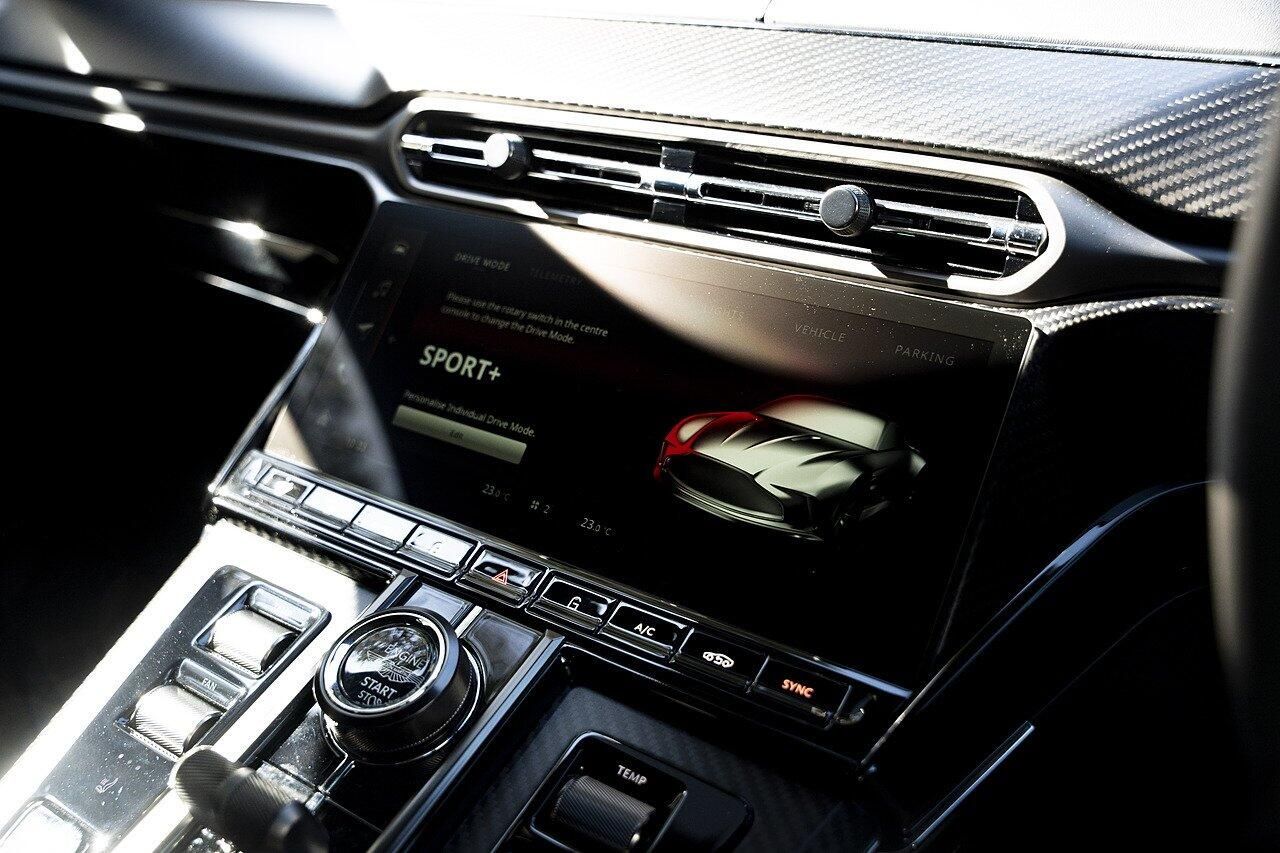 ASTON MARTIN VANTAGE COUPE V8 2dr Auto for sale UK - Slide 9