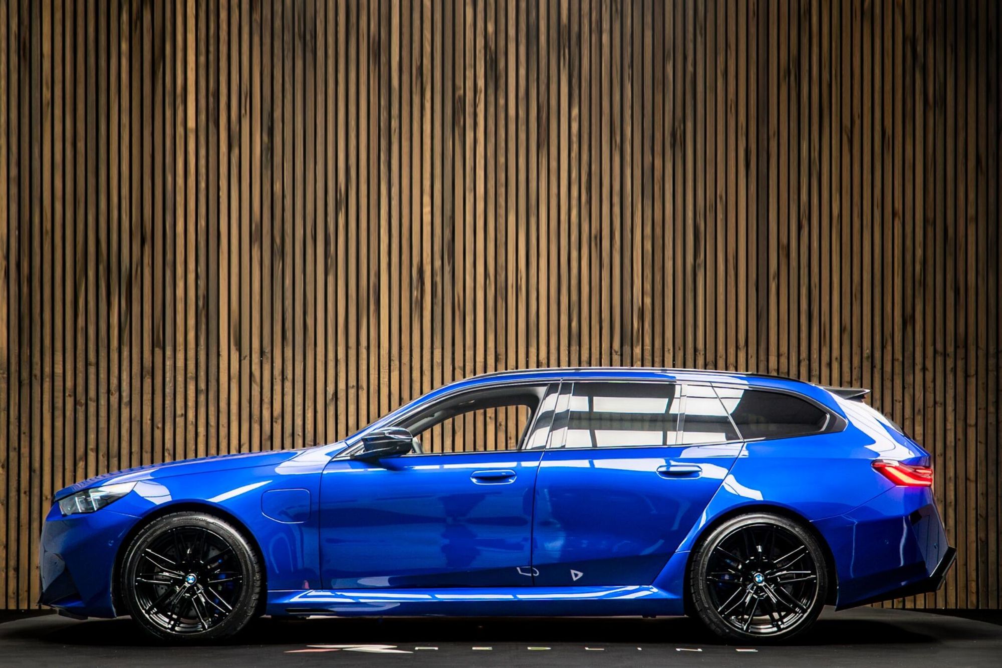 BMW M5 Touring 4.4 22.1kWh 5 Door Auto for sale UK - Slide 7