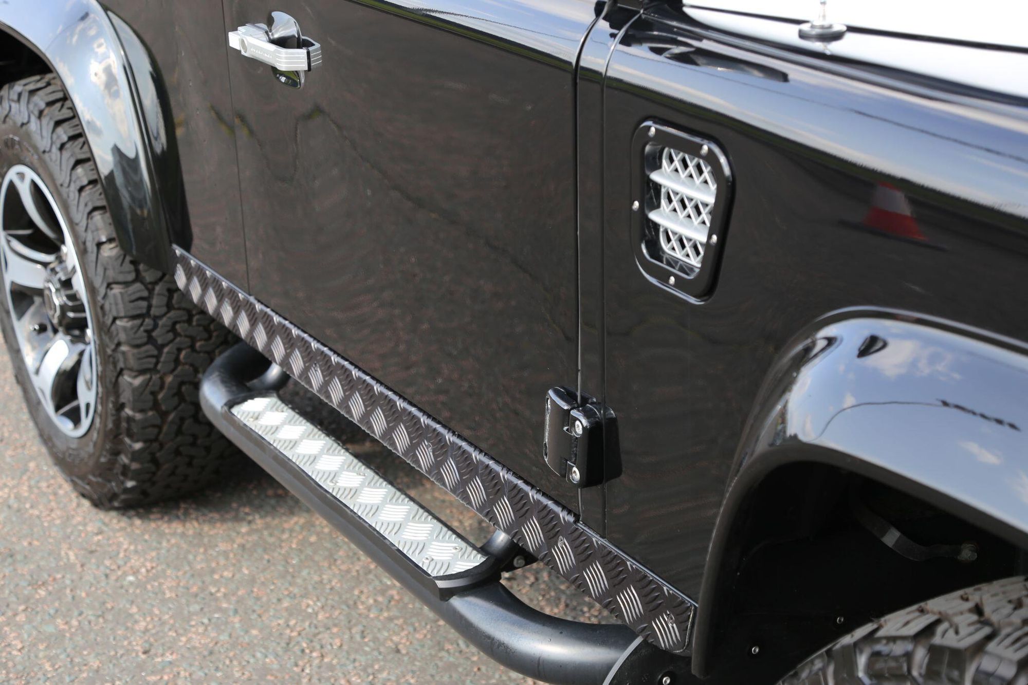 LAND ROVER DEFENDER 90 SWB DIESEL XS Station Wagon TDCi [2.2] for sale UK - Slide 10