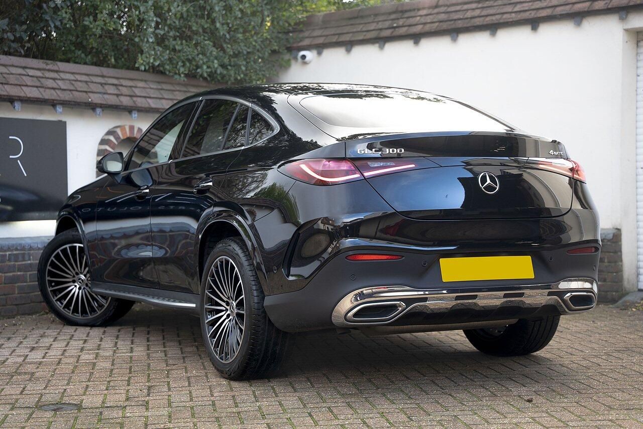 MERCEDES-BENZ GLC ESTATE GLC 300 4Matic AMG Line Premium Plus 5dr 9G-Tronic for sale UK - Slide 5