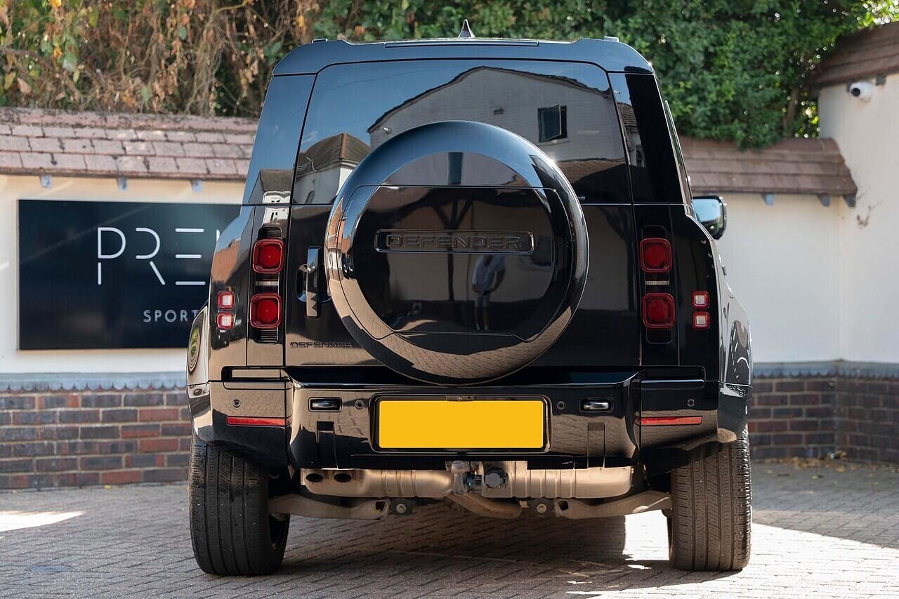LAND ROVER DEFENDER DIESEL ESTATE 3.0 D250 X-Dynamic SE 110 5dr Auto for sale UK - Slide 5