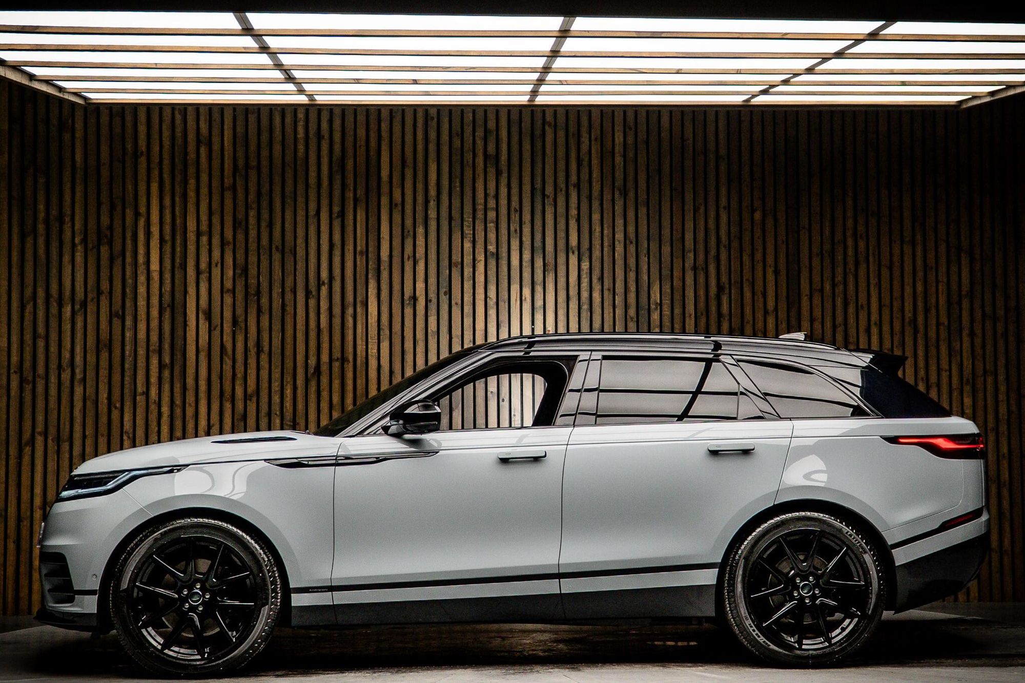 LAND ROVER RANGE ROVER VELAR DIESEL ESTATE 2.0 D200 MHEV Autobiography 5dr Auto [Revised] for sale UK - Slide 7