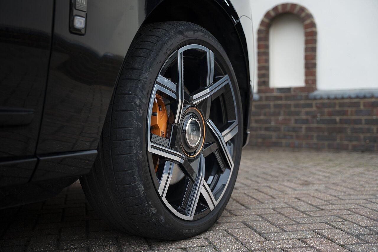 ROLLS-ROYCE CULLINAN ESTATE II Black Badge 5dr Auto for sale UK - Slide 7