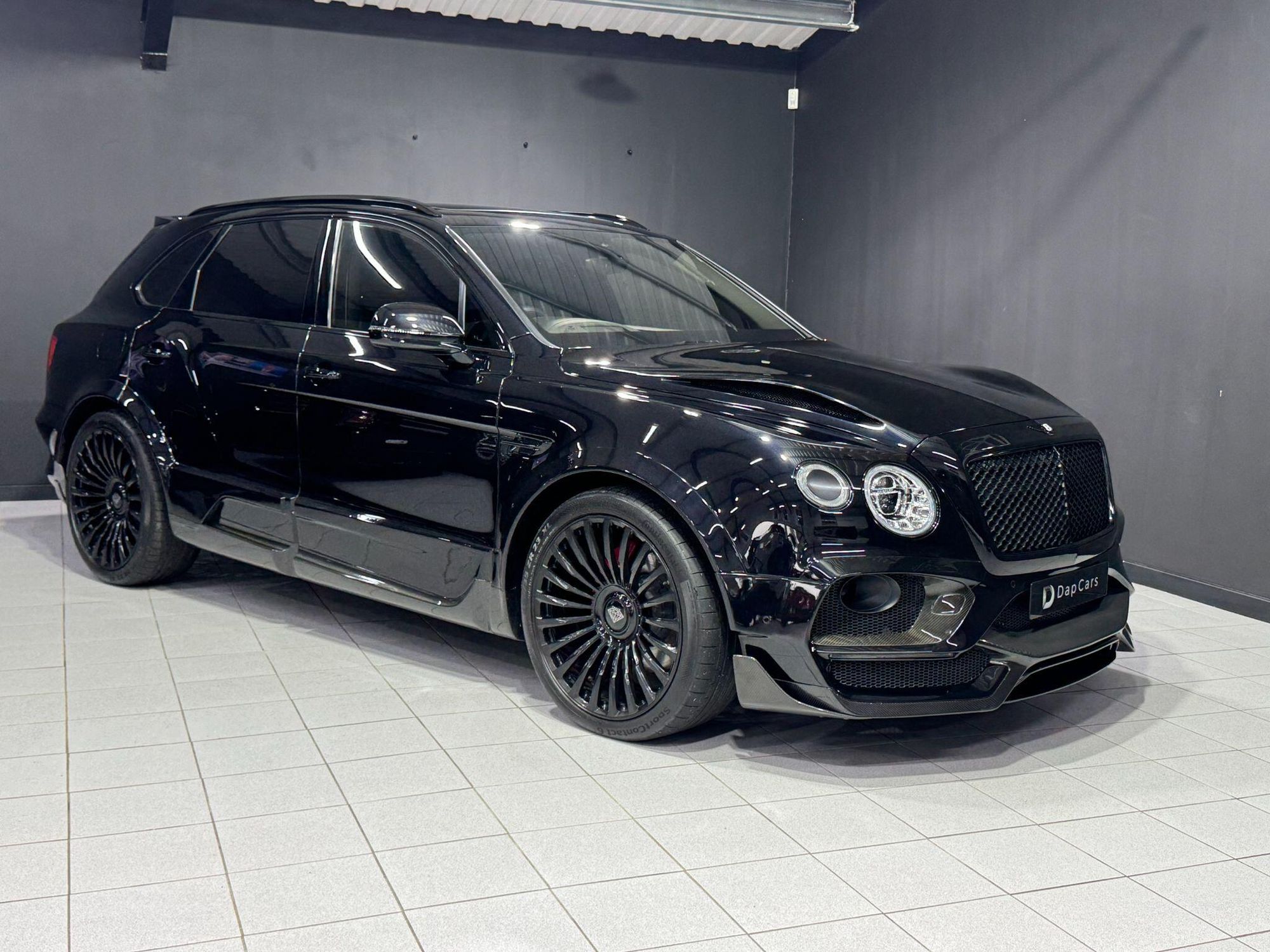 BENTLEY BENTAYGA ESTATE 6.0 W12 5dr Auto for sale UK - Slide 9