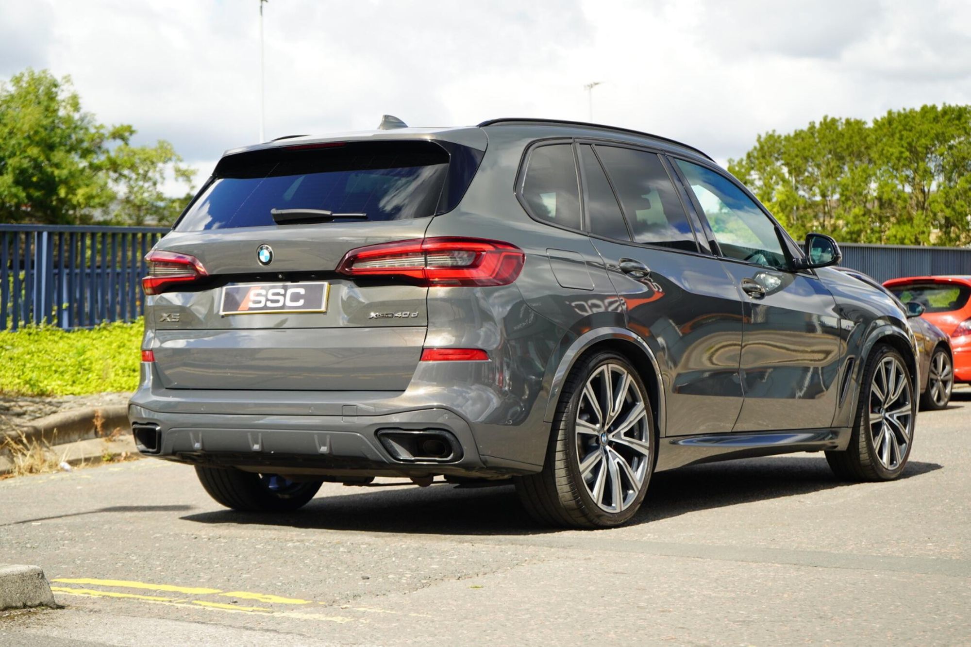 BMW X5 DIESEL ESTATE xDrive40d MHT M Sport 5dr Auto for sale UK - Slide 9