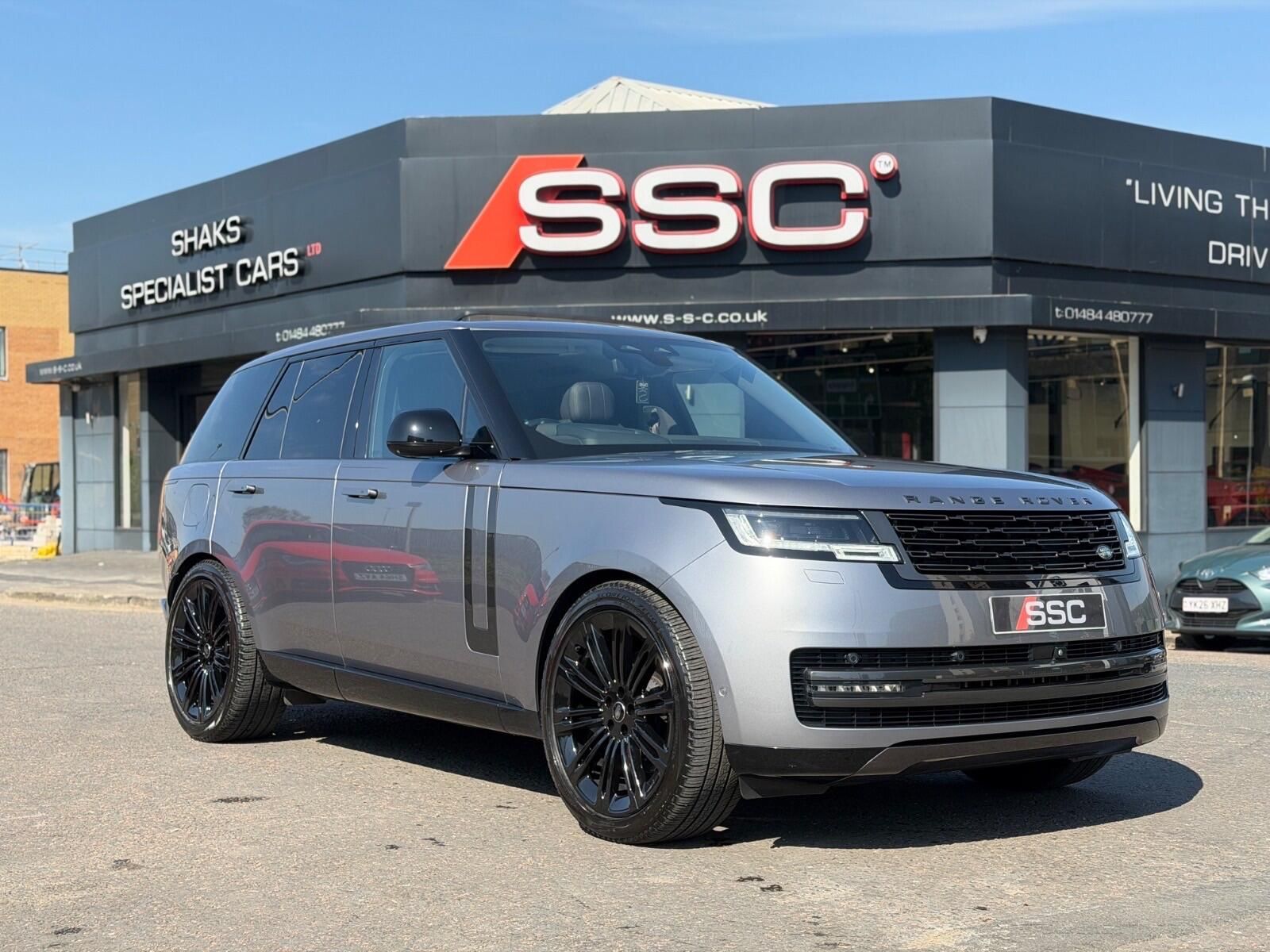 LAND ROVER RANGE ROVER DIESEL ESTATE 3.0 D300 HSE 4dr Auto for sale UK - Slide 4