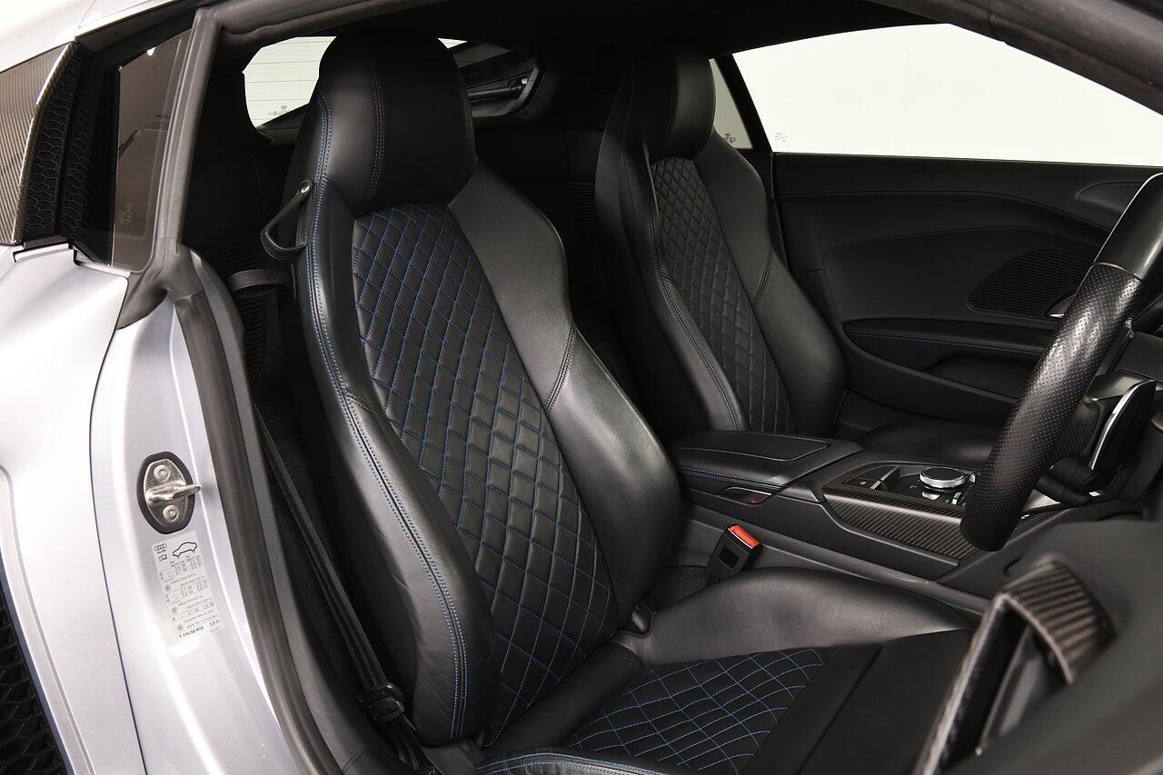 AUDI R8 COUPE 5.2 FSI V10 Plus Quattro 2dr S Tronic for sale UK - Slide 8