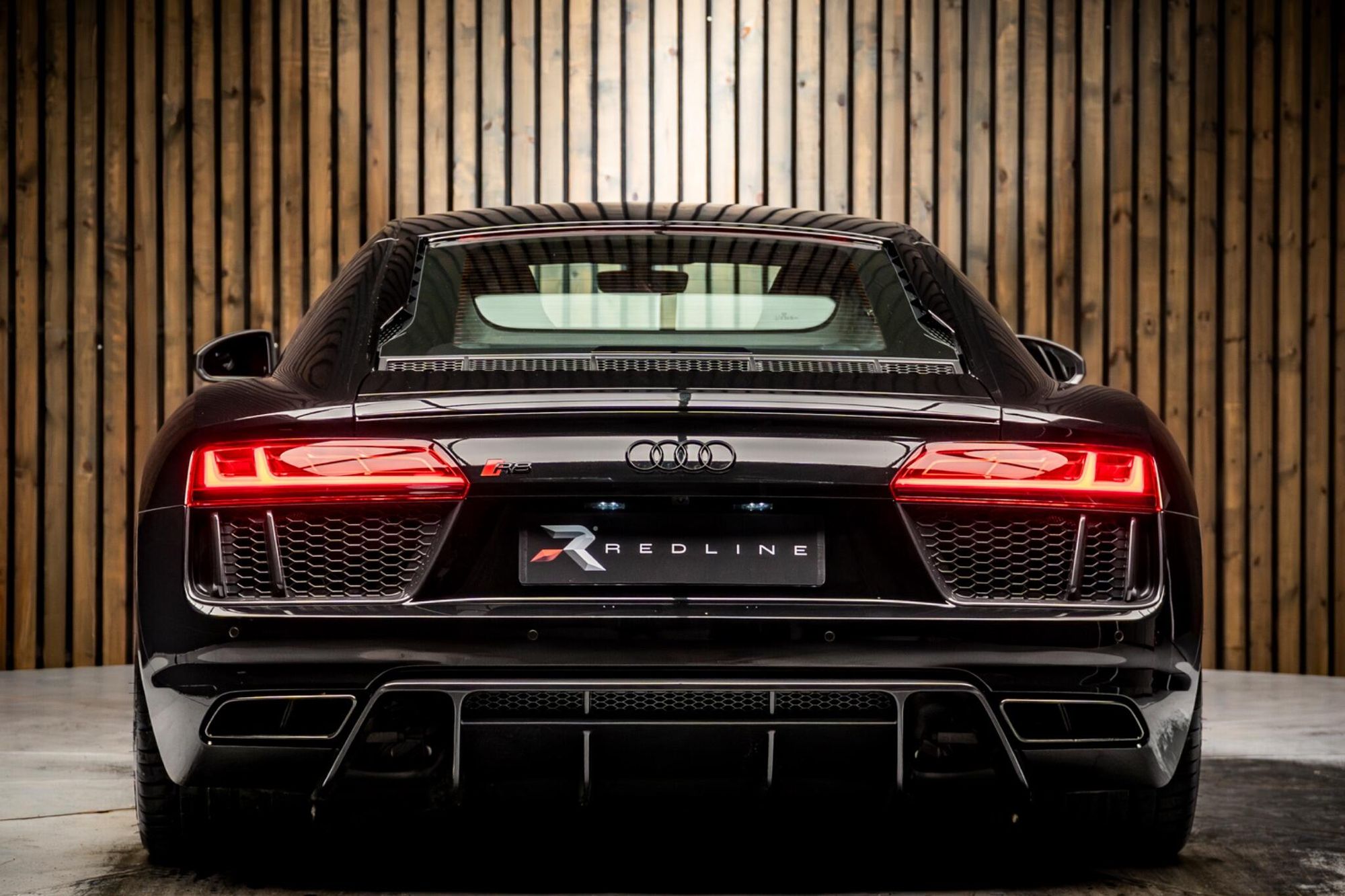 AUDI R8 COUPE 5.2 FSI V10 Quattro 2dr S Tronic for sale UK - Slide 6