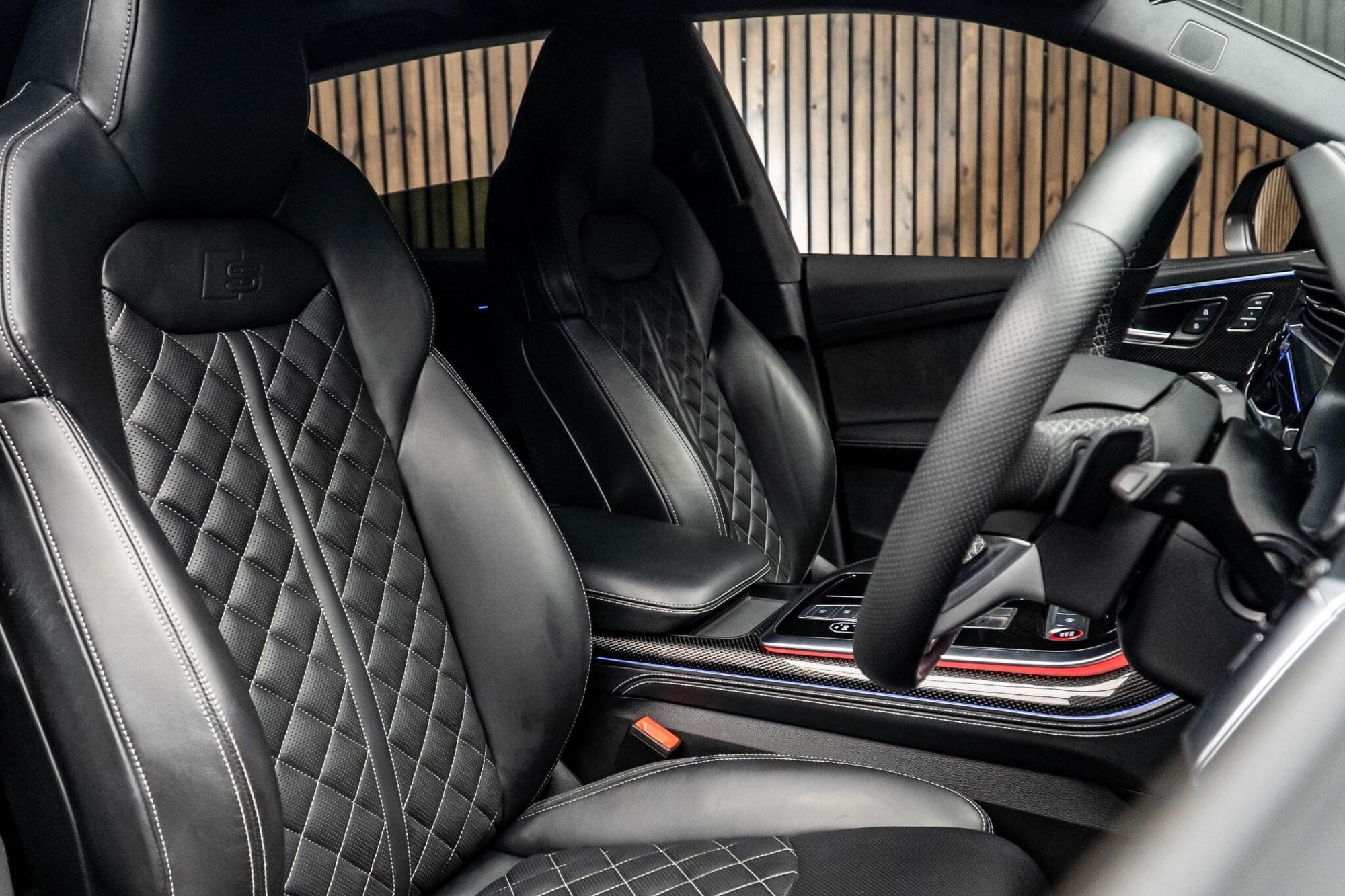 AUDI Q8 ESTATE SQ8 TFSI Quattro Vorsprung 5dr Tiptronic for sale UK - Slide 2