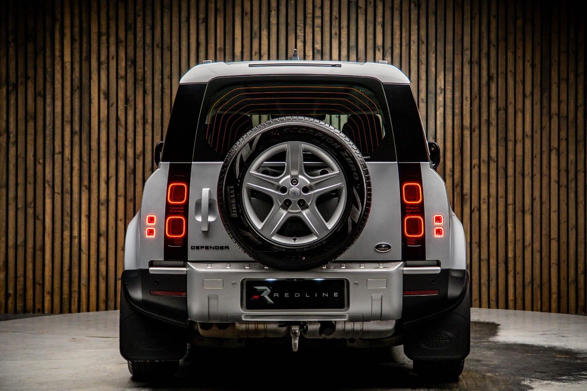 LAND ROVER DEFENDER DIESEL ESTATE 3.0 D200 SE 110 5dr Auto for sale UK - Slide 6