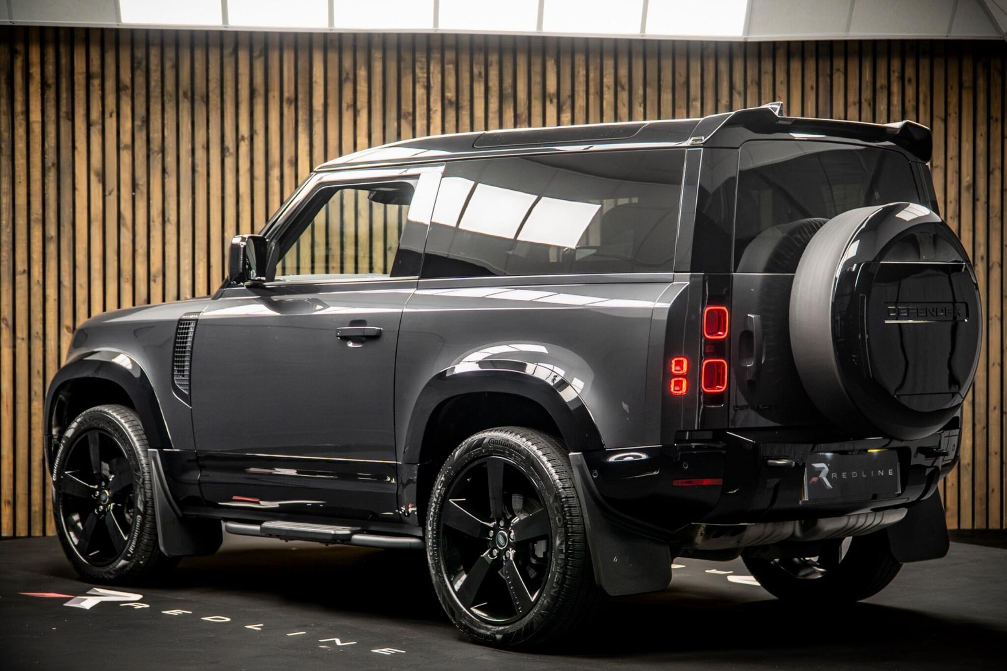 LAND ROVER DEFENDER DIESEL ESTATE 3.0 D250 X-Dynamic HSE 90 3dr Auto for sale UK - Slide 3