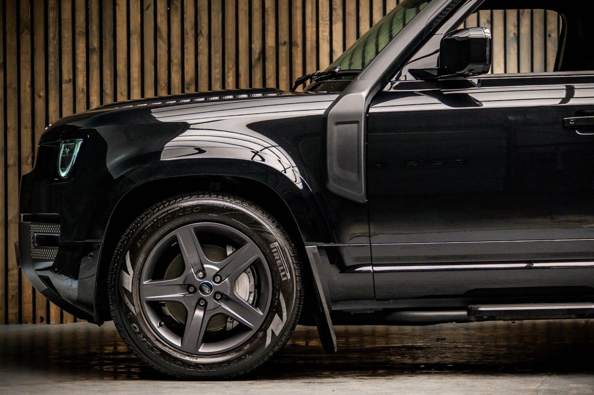 LAND ROVER DEFENDER DIESEL ESTATE 3.0 D350 X-Dynamic SE 110 5dr Auto for sale UK - Slide 9