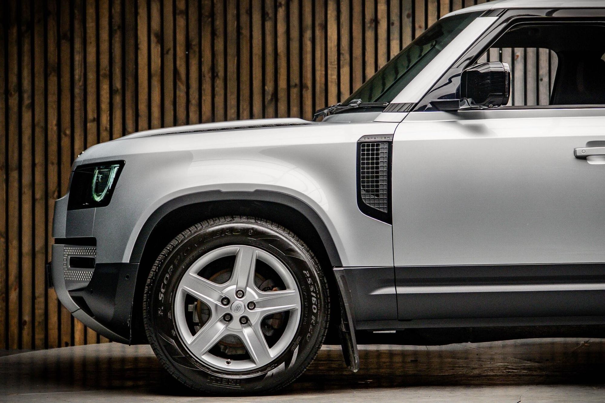 LAND ROVER DEFENDER DIESEL ESTATE 3.0 D200 SE 110 5dr Auto for sale UK - Slide 9