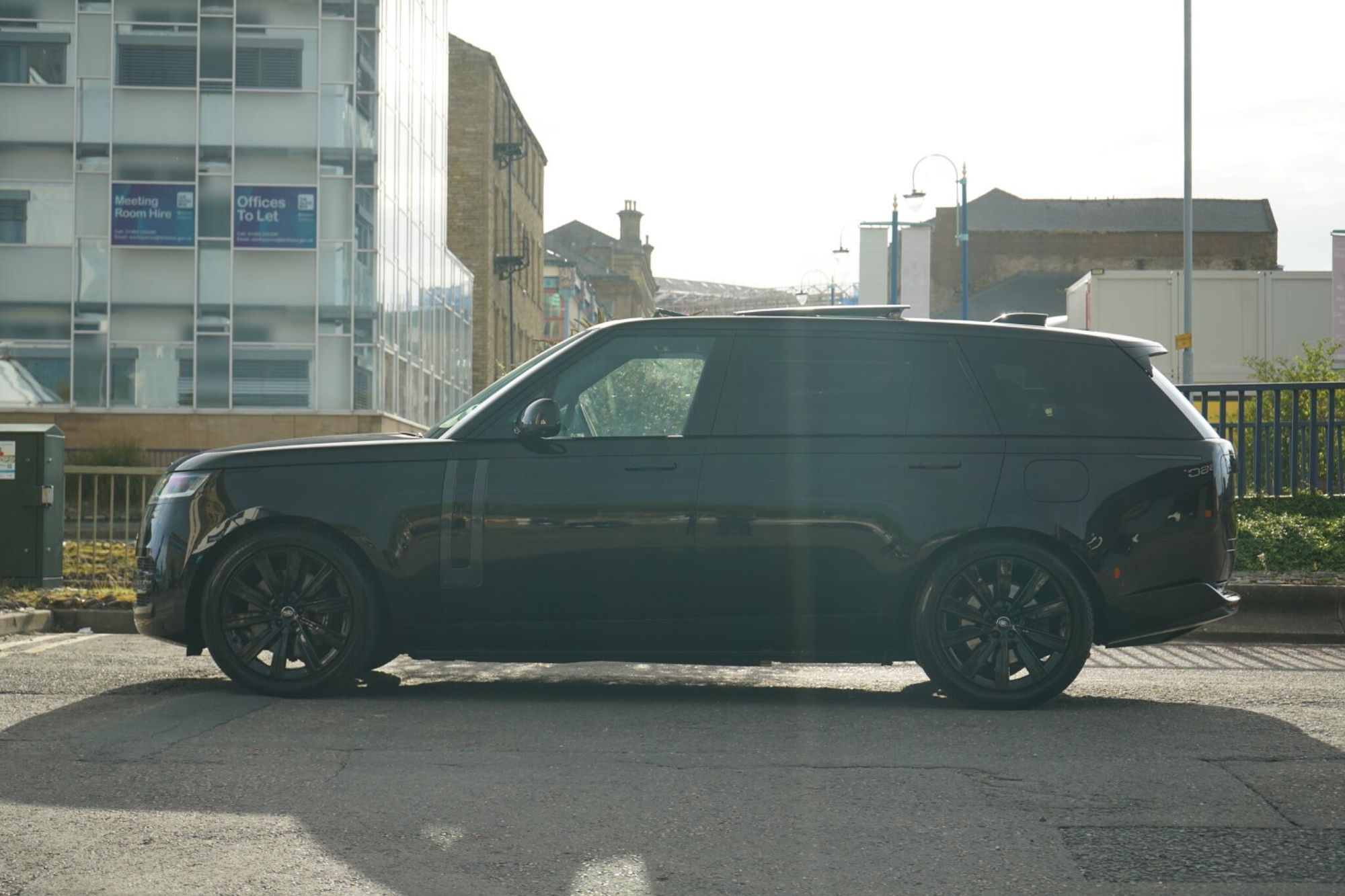 LAND ROVER RANGE ROVER ESTATE 3.0 P460e Autobiography LWB 4dr Auto for sale UK - Slide 8