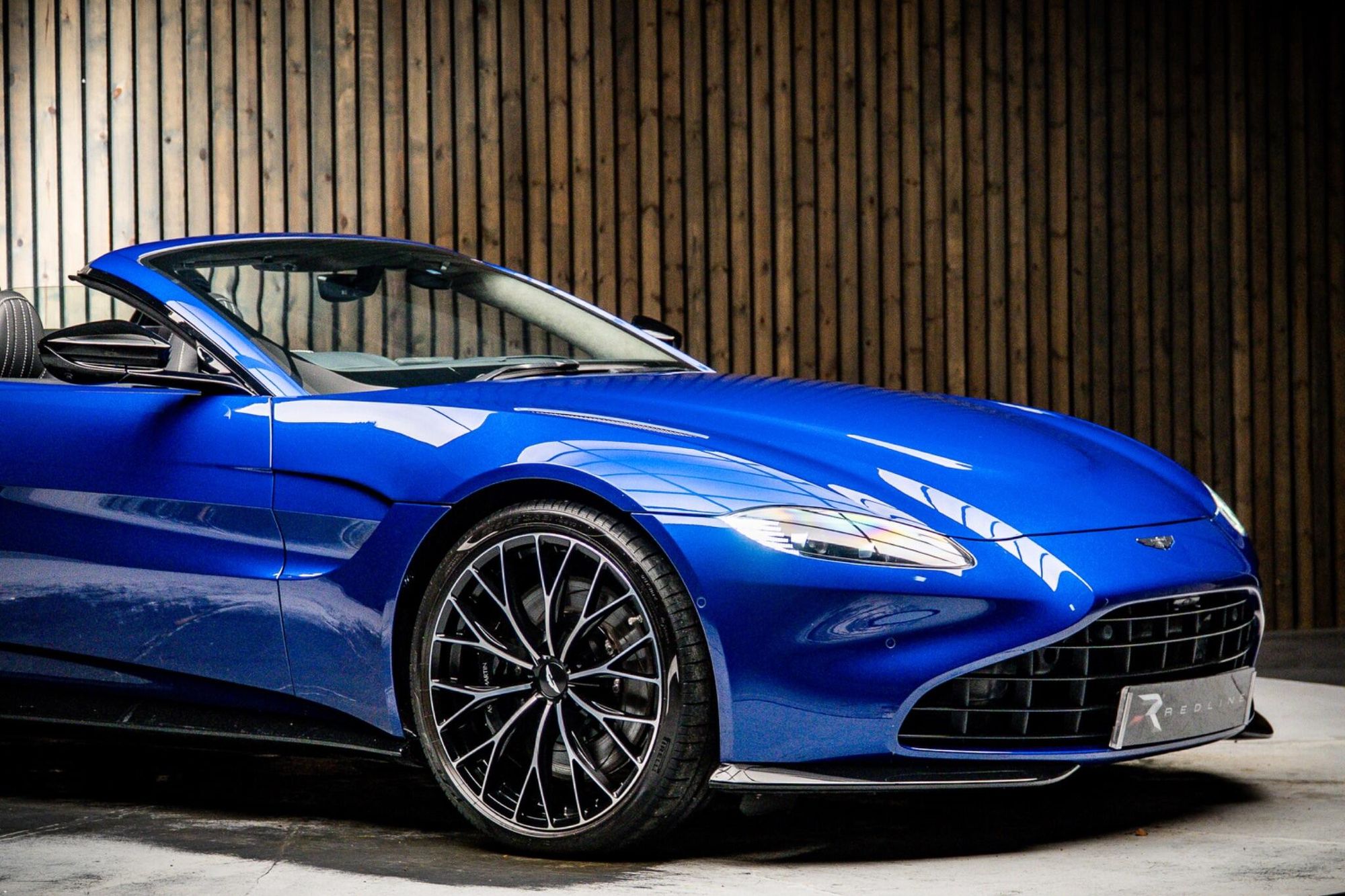 ASTON MARTIN VANTAGE V8 ROADSTER 2dr ZF 8 Speed Auto for sale UK - Slide 10