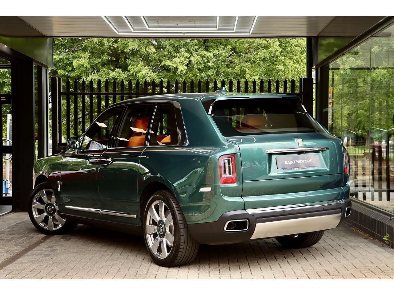 ROLLS-ROYCE CULLINAN ESTATE 5dr Auto for sale UK - Slide 7