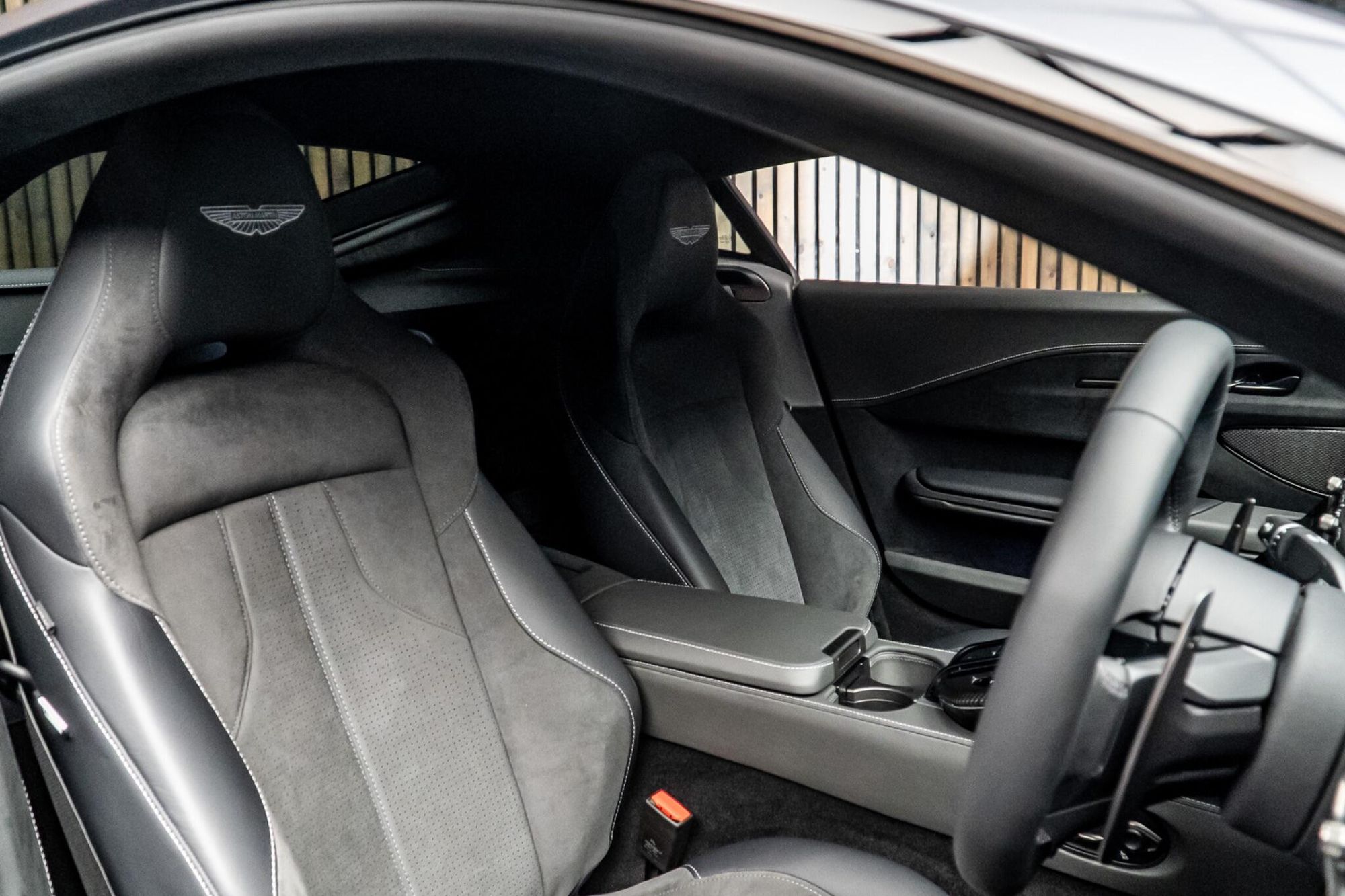 ASTON MARTIN VANTAGE COUPE V8 2dr Auto for sale UK - Slide 2