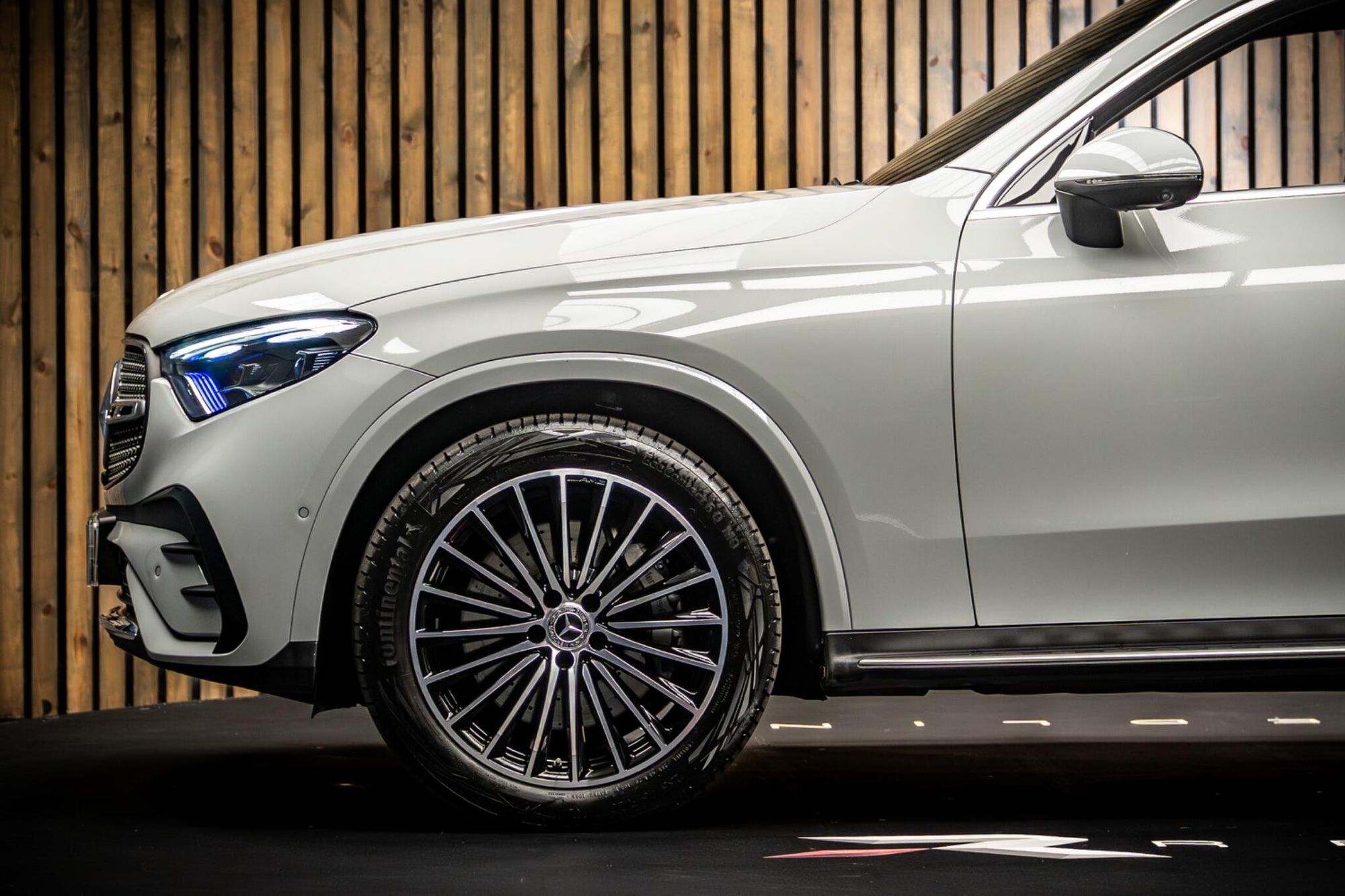 MERCEDES-BENZ GLC ESTATE GLC 300 4Matic AMG Line Premium Plus 5dr 9G-Tronic for sale UK - Slide 9