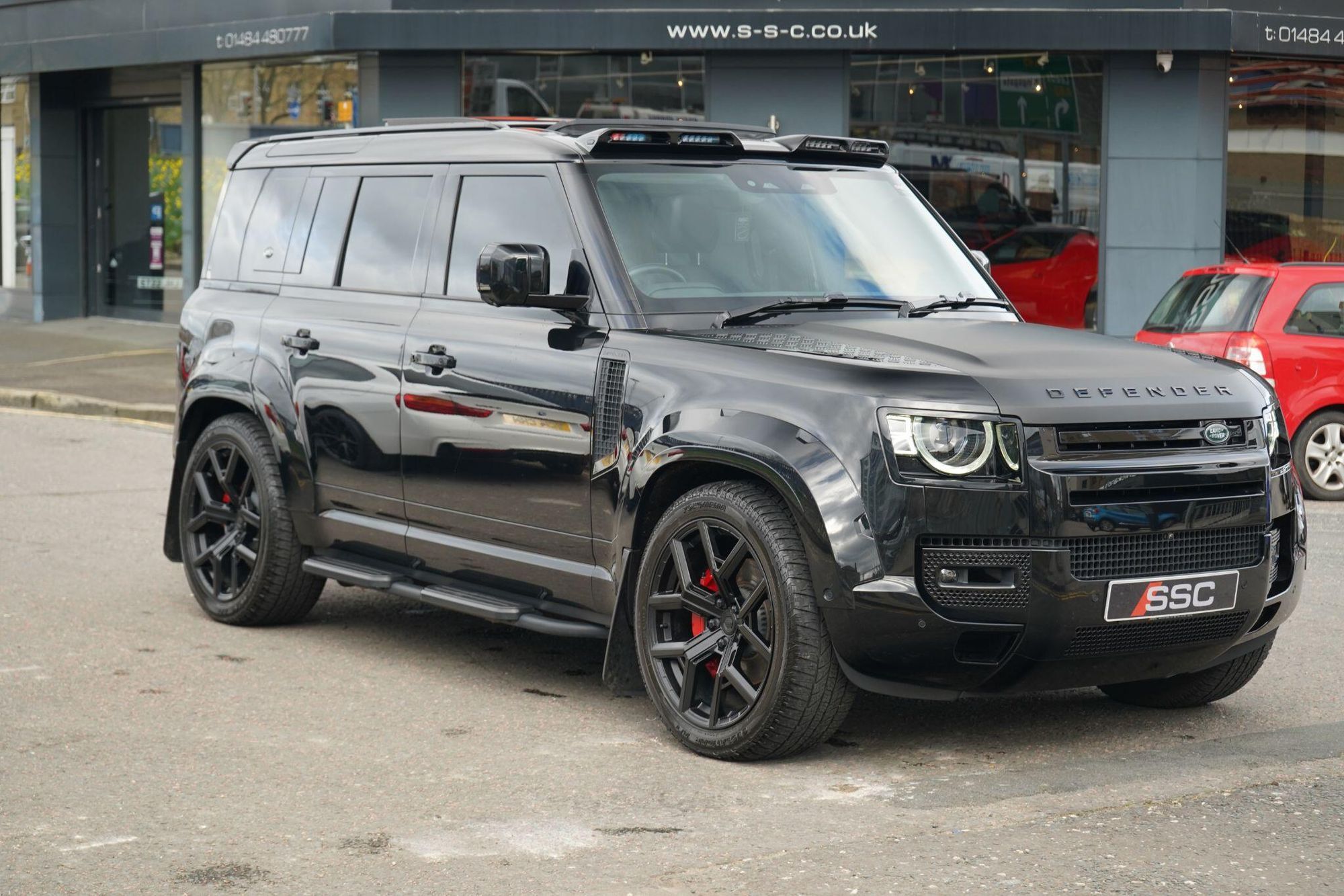 LAND ROVER DEFENDER ESTATE SPECIAL EDITIONS 3.0 P400 XS Edition 110 5dr Auto for sale UK - Slide 5