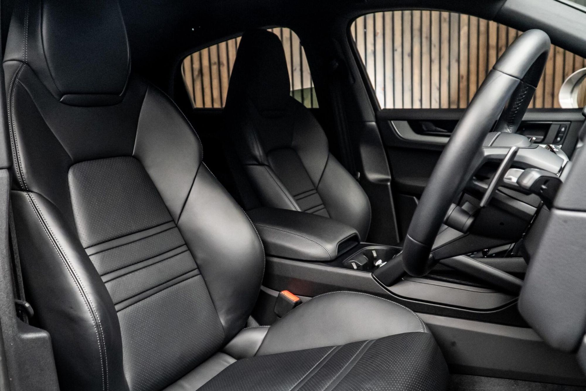 Porsche Cayenne Coupe 3.0 V6 Black Edition 353 Tiptronic S 5 Door Auto for sale UK - Slide 2