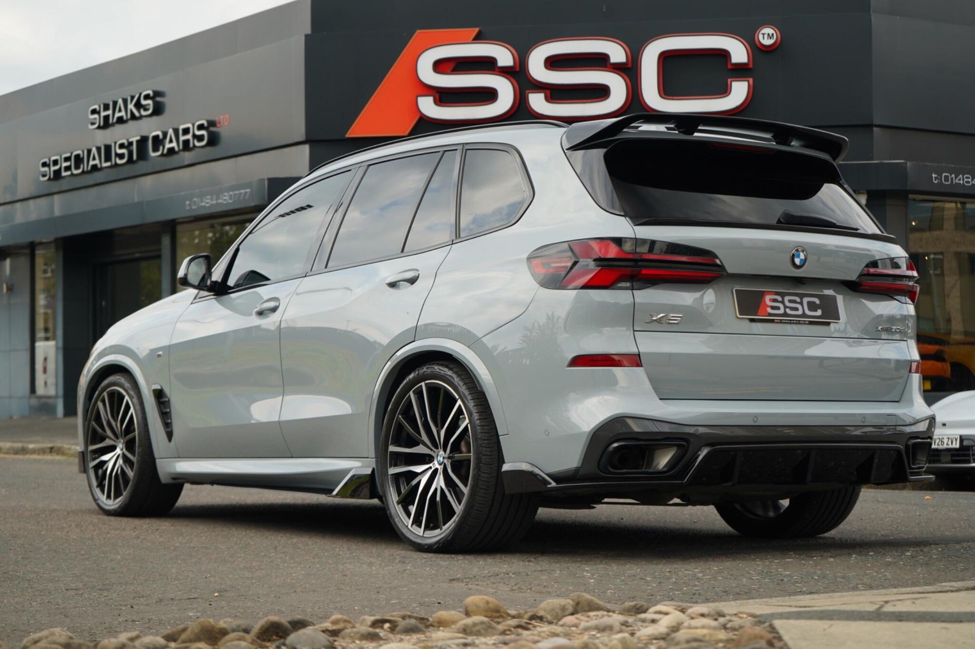 BMW X5 DIESEL ESTATE xDrive30d MHT M Sport 5dr Auto for sale UK - Slide 2