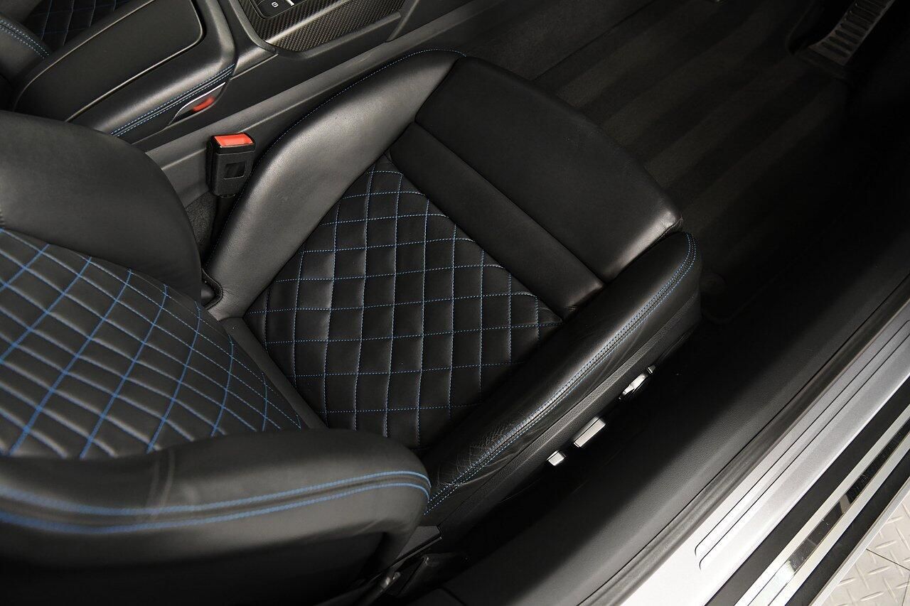 AUDI R8 COUPE 5.2 FSI V10 Plus Quattro 2dr S Tronic for sale UK - Slide 9