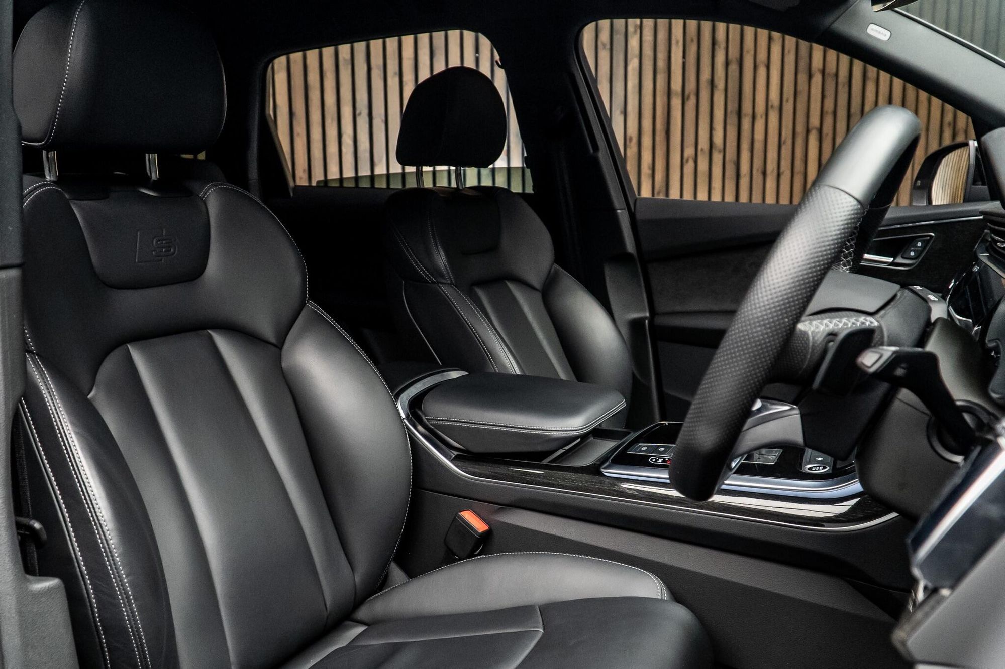 AUDI Q7 ESTATE 55 TFSI Quattro Black Edition 5dr Tiptronic for sale UK - Slide 2