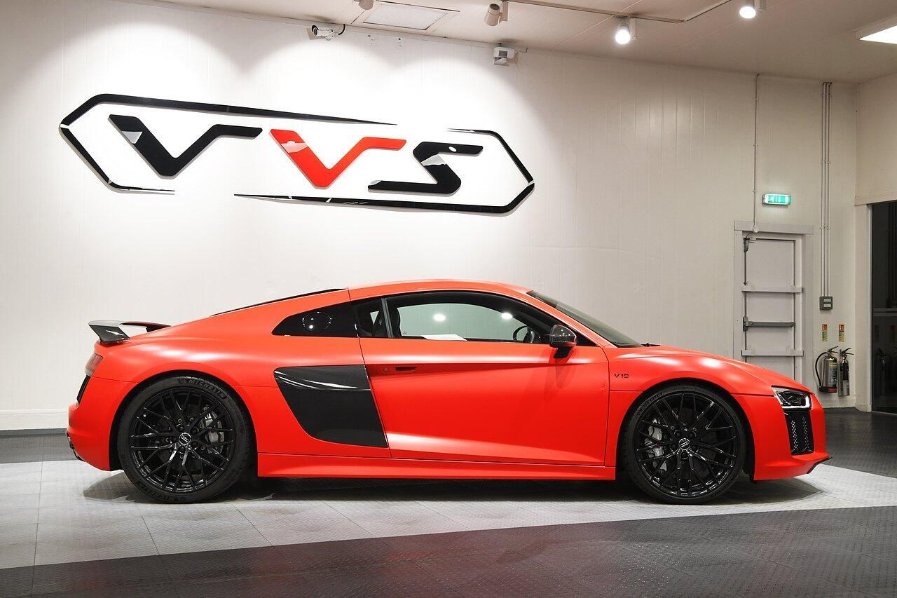 AUDI R8 COUPE 5.2 FSI V10 Plus Quattro 2dr S Tronic for sale UK - Slide 2