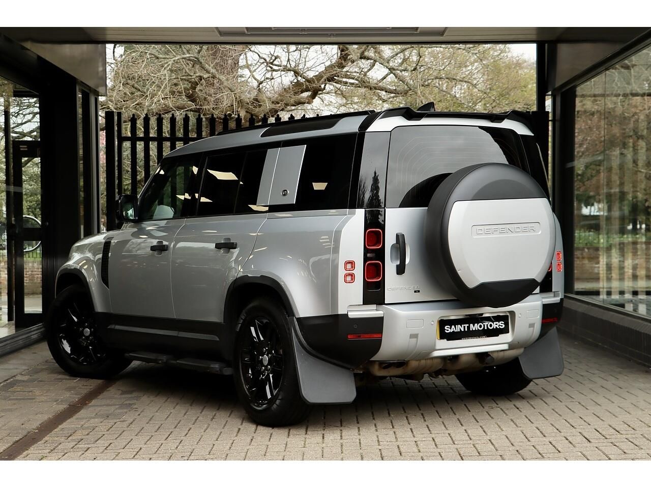 LAND ROVER DEFENDER DIESEL ESTATE 2.0 D240 S 110 5dr Auto for sale UK - Slide 8