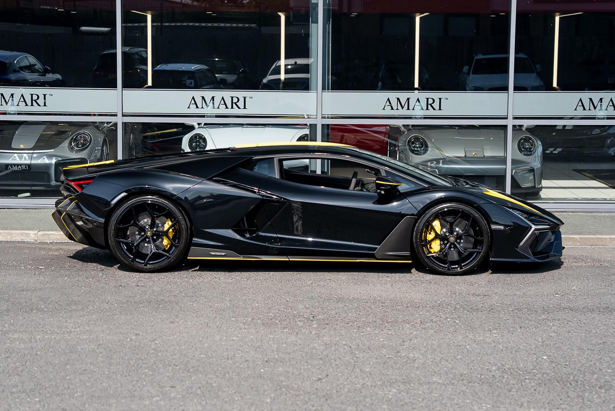 LAMBORGHINI REVUELTO COUPE 6.5 V12 1015 PHEV 2dr DCT for sale UK - Slide 2