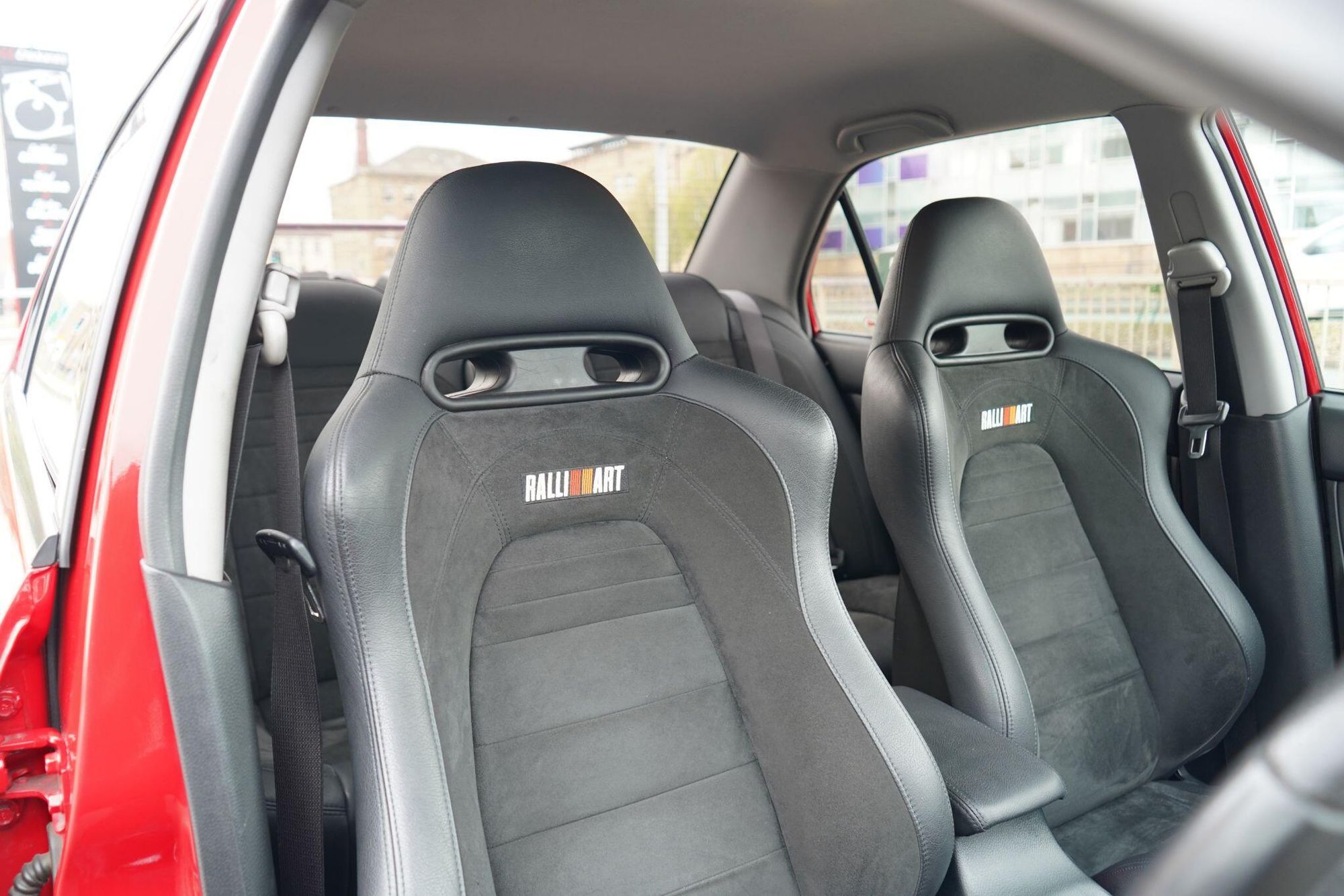 MITSUBISHI LANCER EVOLUTION VIII SALOON 2.0 MR FQ-320 4dr for sale UK - Slide 4