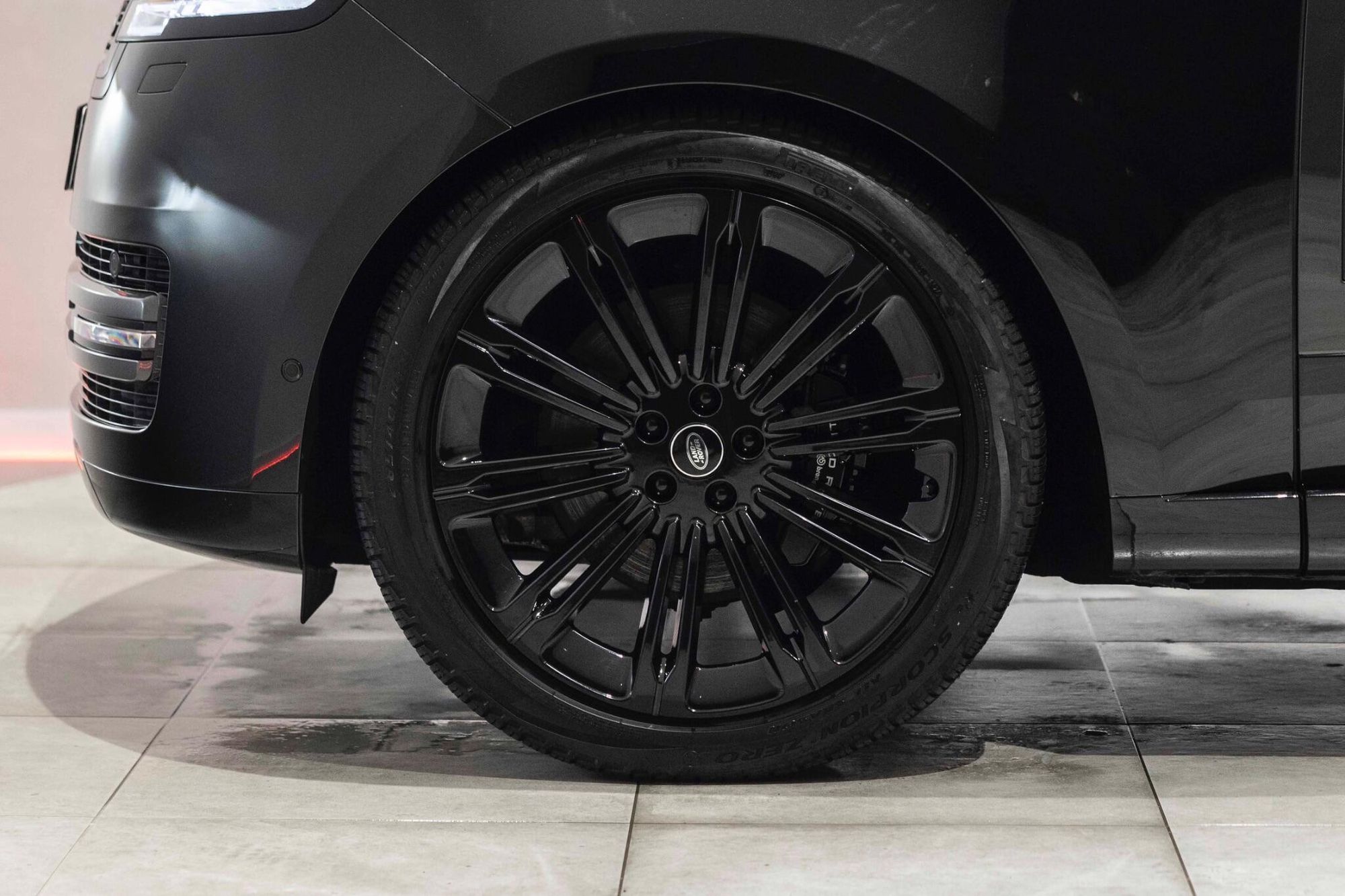 LAND ROVER RANGE ROVER DIESEL ESTATE 3.0 D350 First Edition LWB 4dr Auto for sale UK - Slide 4